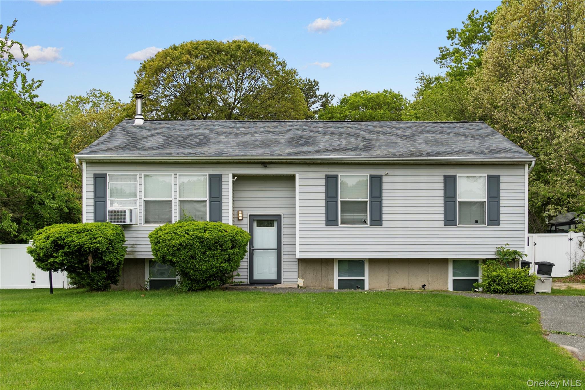 #1 photo, 650 N Dunton Avenue, East Patchogue , NY 11772