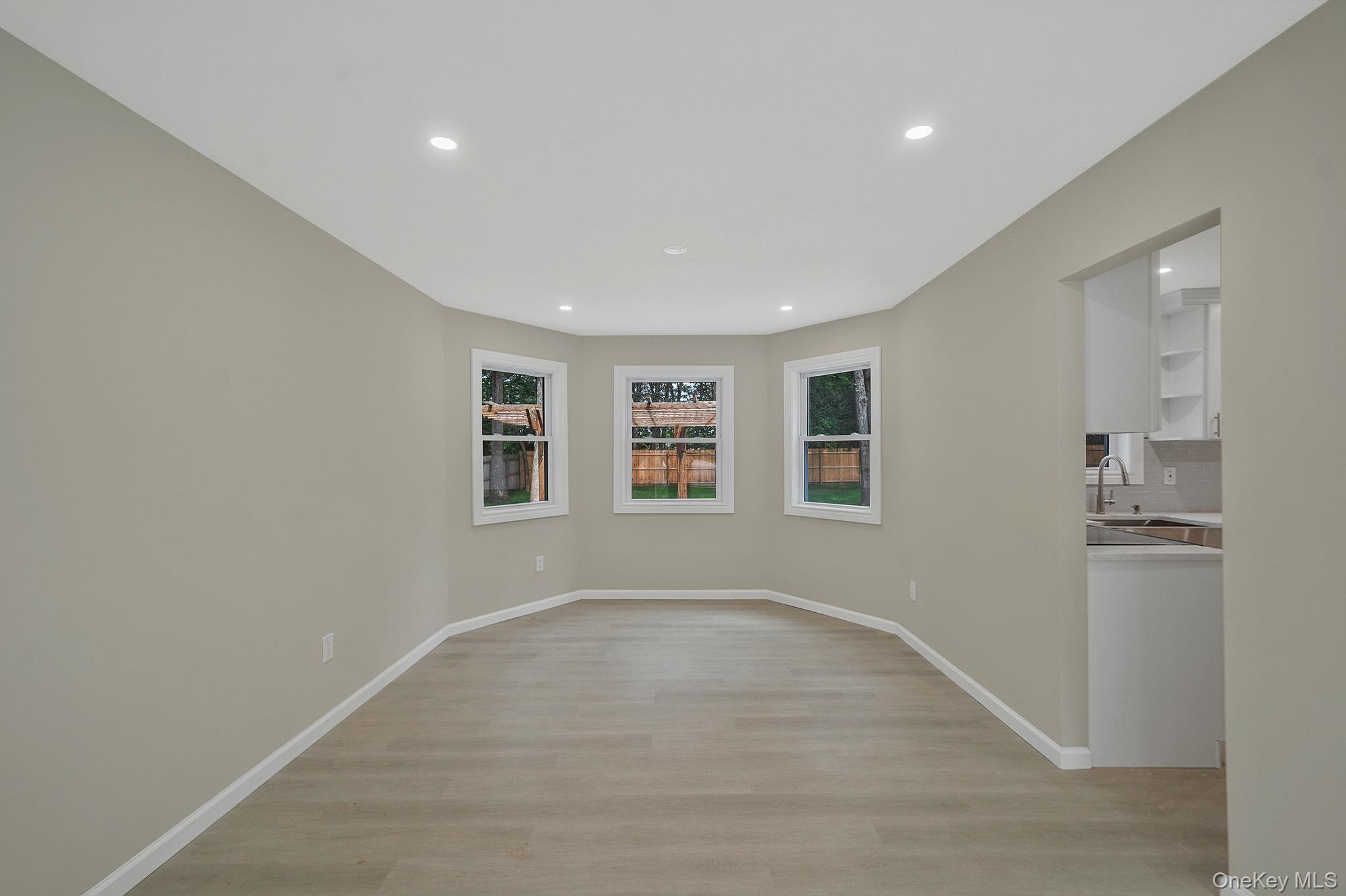 #10 photo, 15 Bellaire Drive, サフォーク郡 Ridge , NY 11961