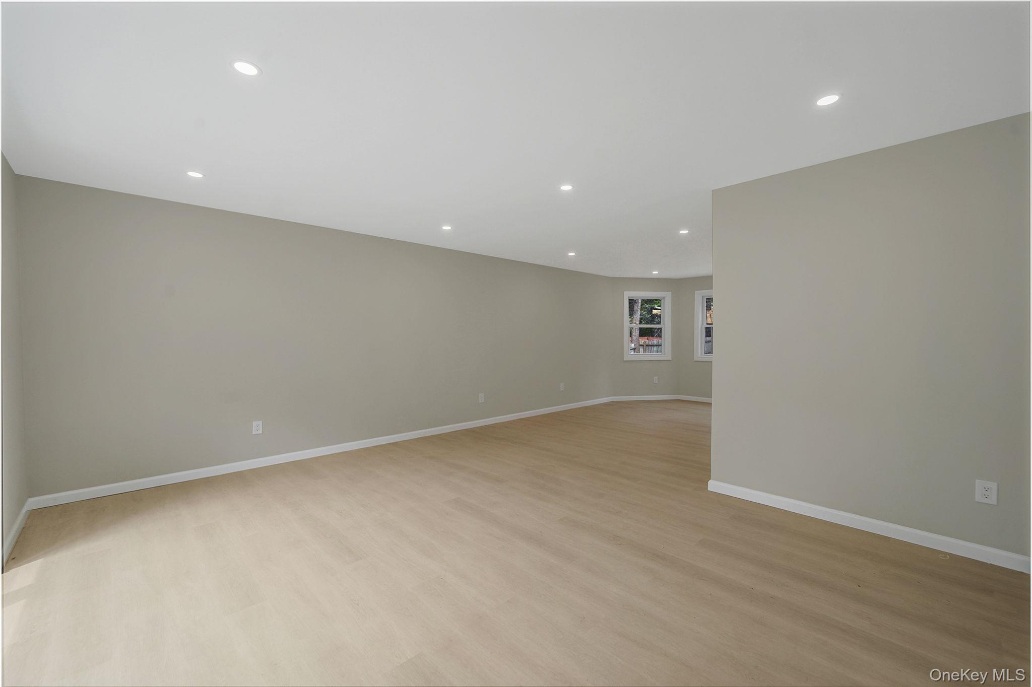 #11 photo, 15 Bellaire Drive, サフォーク郡 Ridge , NY 11961