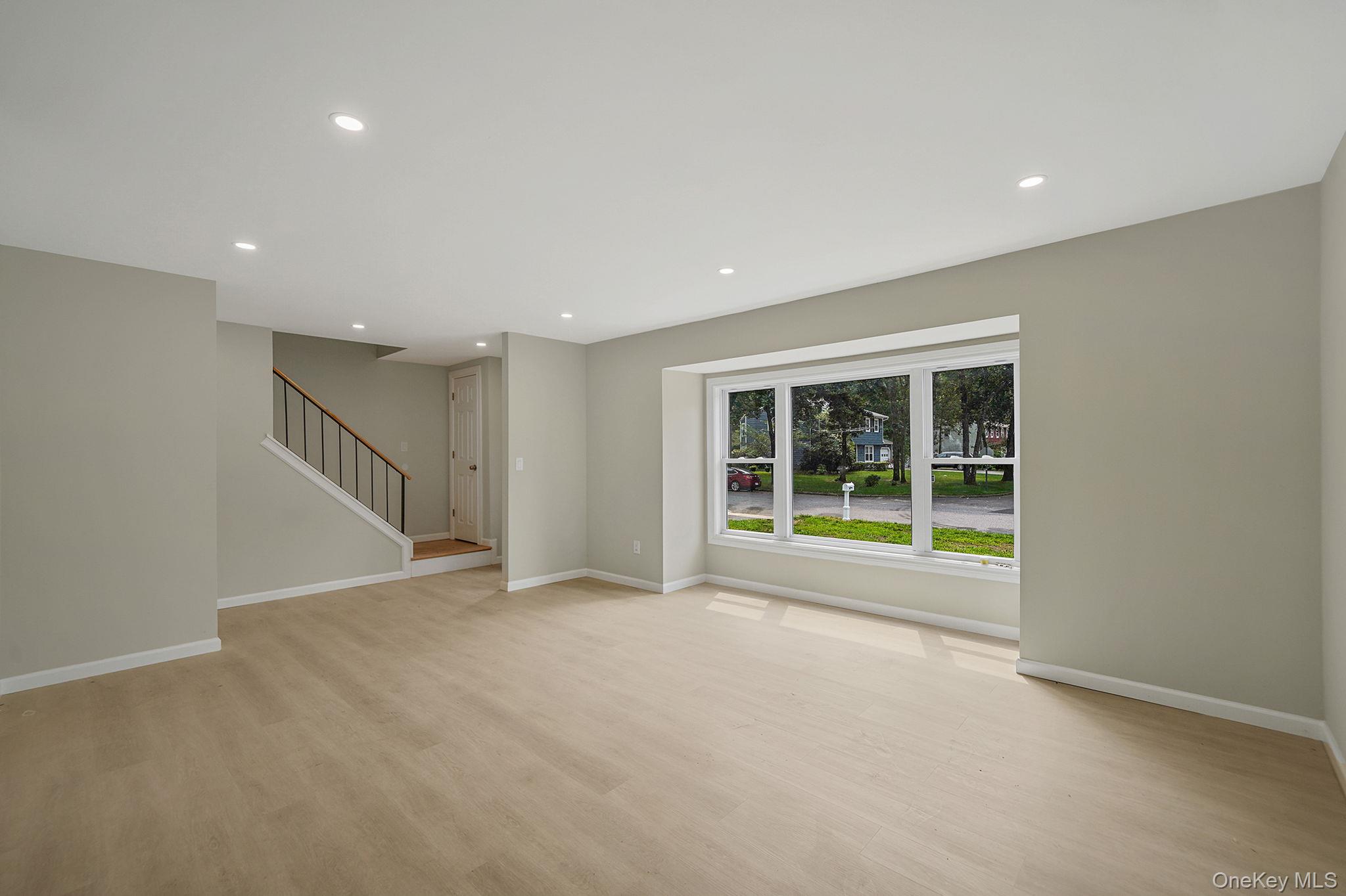 #13 photo, 15 Bellaire Drive, サフォーク郡 Ridge , NY 11961