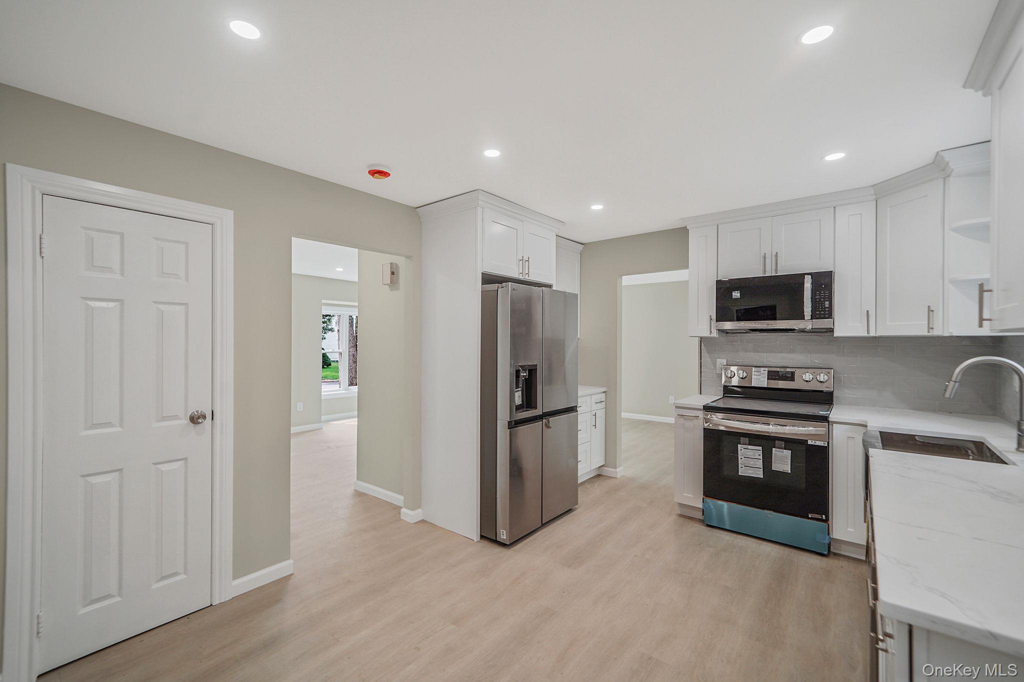 #3 photo, 15 Bellaire Drive, サフォーク郡 Ridge , NY 11961