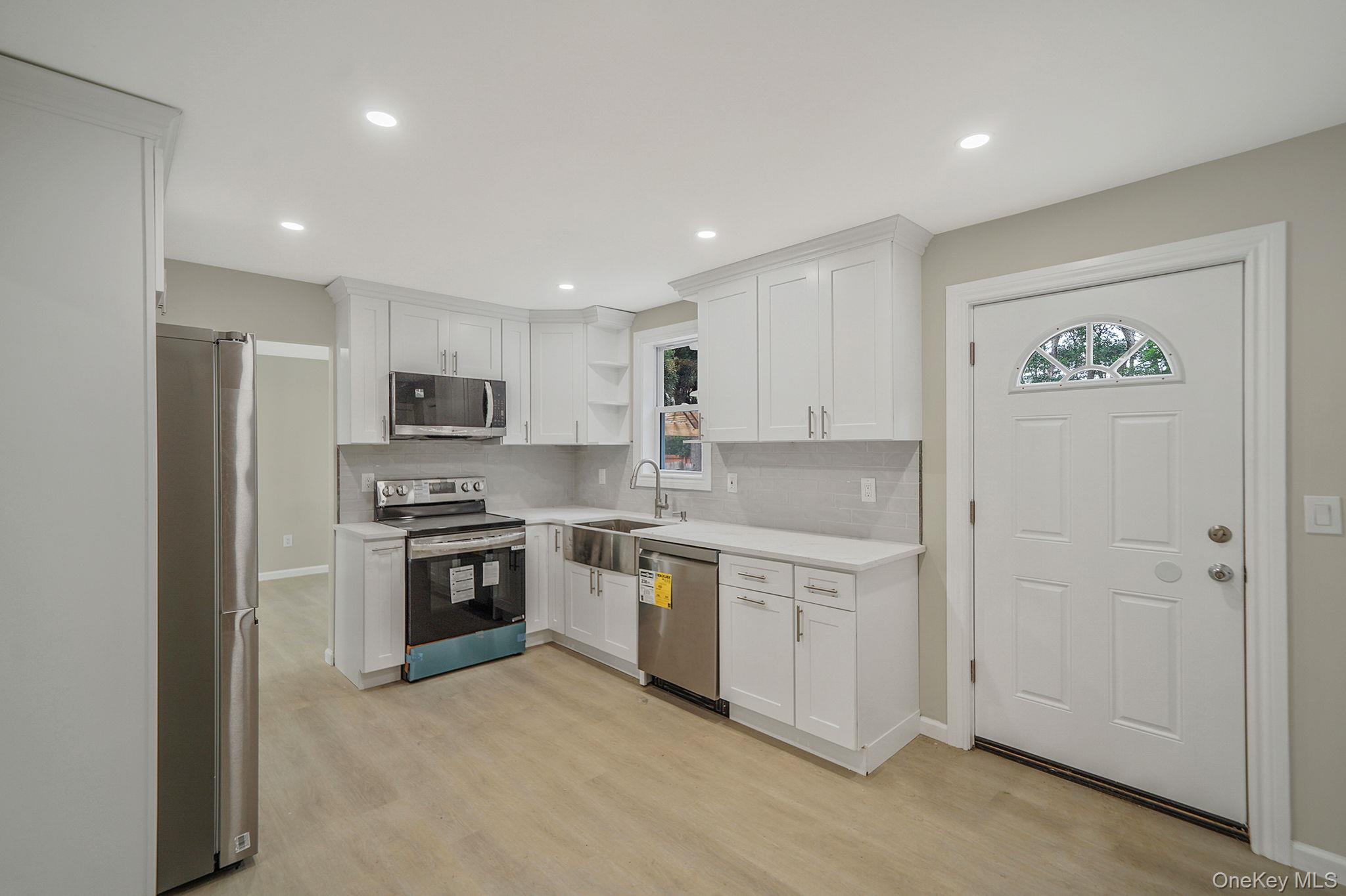 #4 photo, 15 Bellaire Drive, サフォーク郡 Ridge , NY 11961