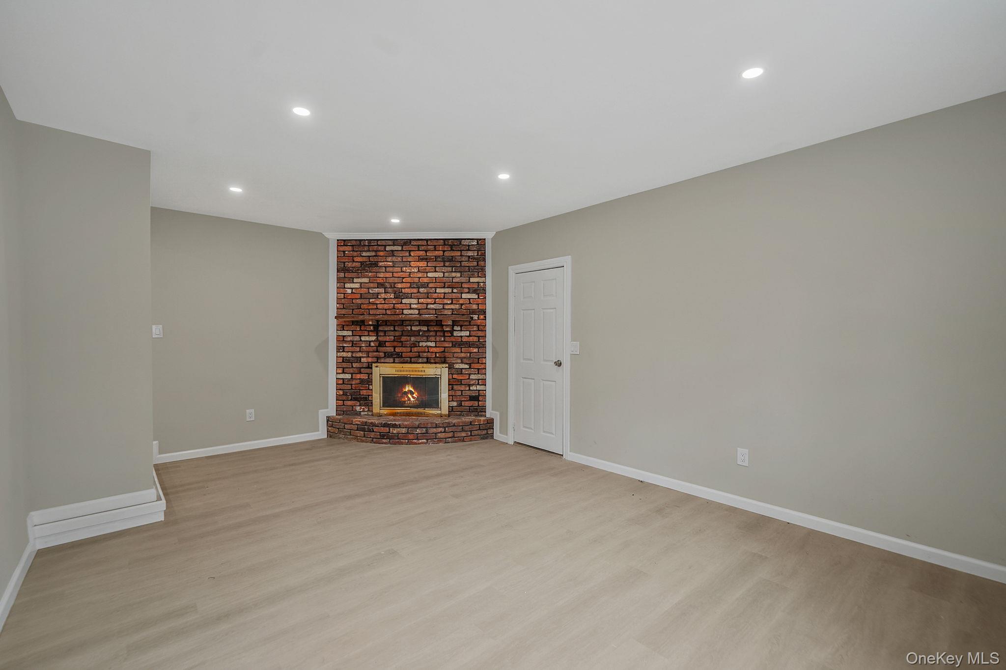 #6 photo, 15 Bellaire Drive, サフォーク郡 Ridge , NY 11961