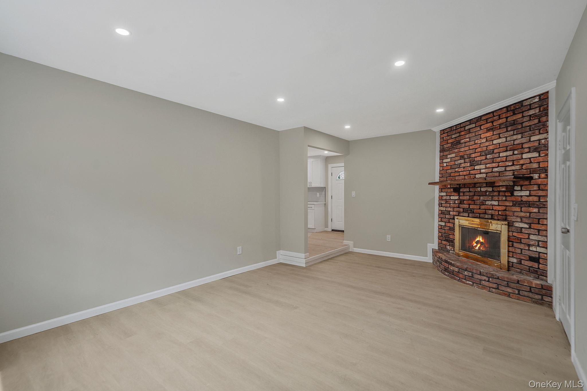 #7 photo, 15 Bellaire Drive, サフォーク郡 Ridge , NY 11961