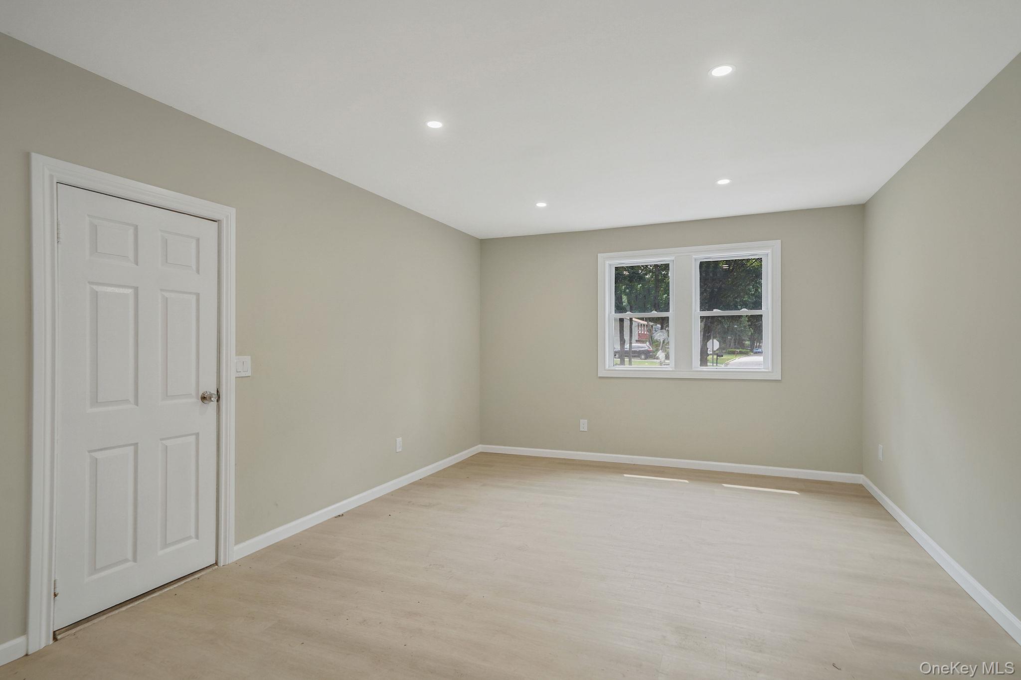 #8 photo, 15 Bellaire Drive, サフォーク郡 Ridge , NY 11961