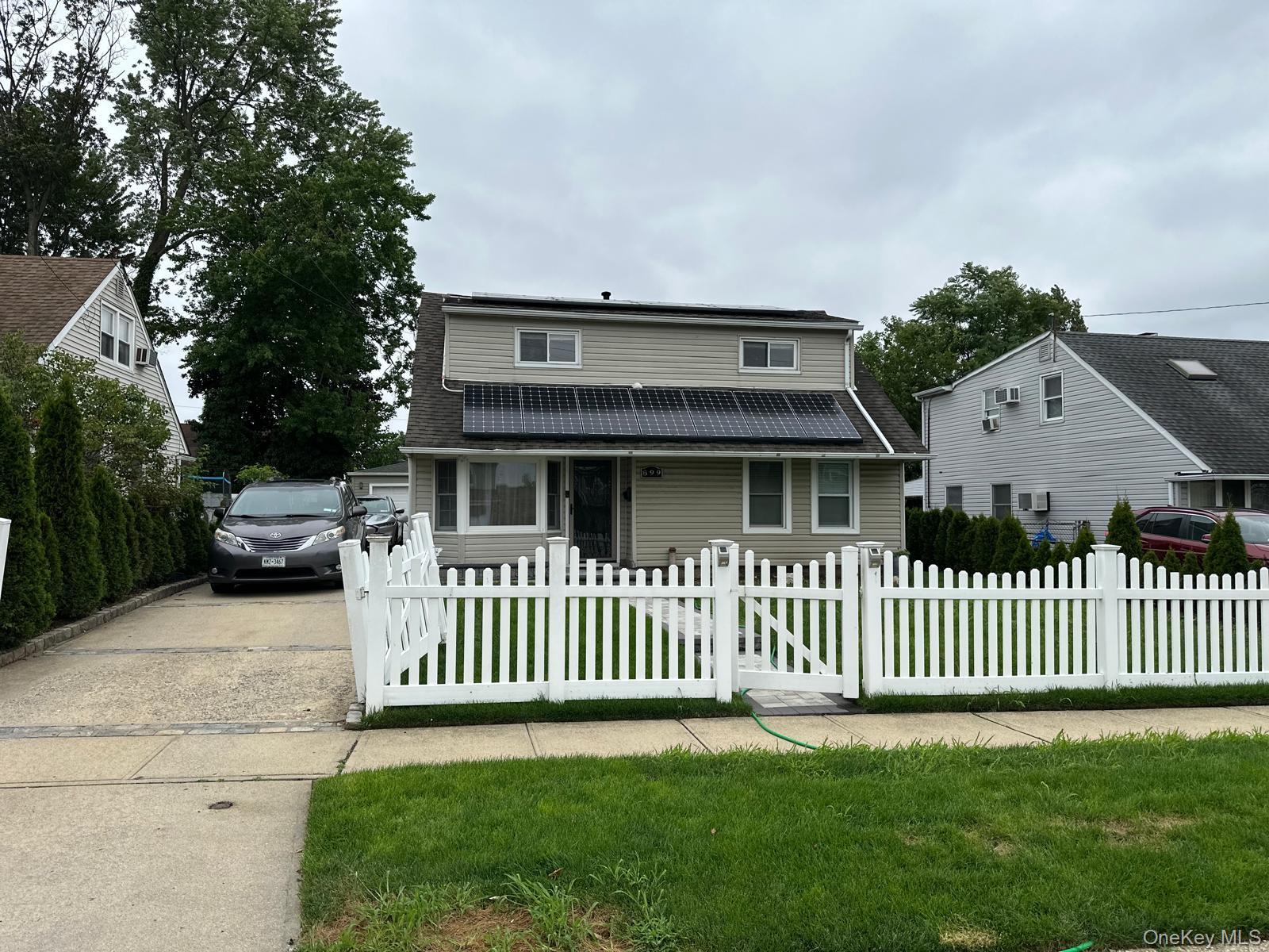 #1 photo, 899 Bowling Green Drive, वेस्टबरी Westbury , NY 11590