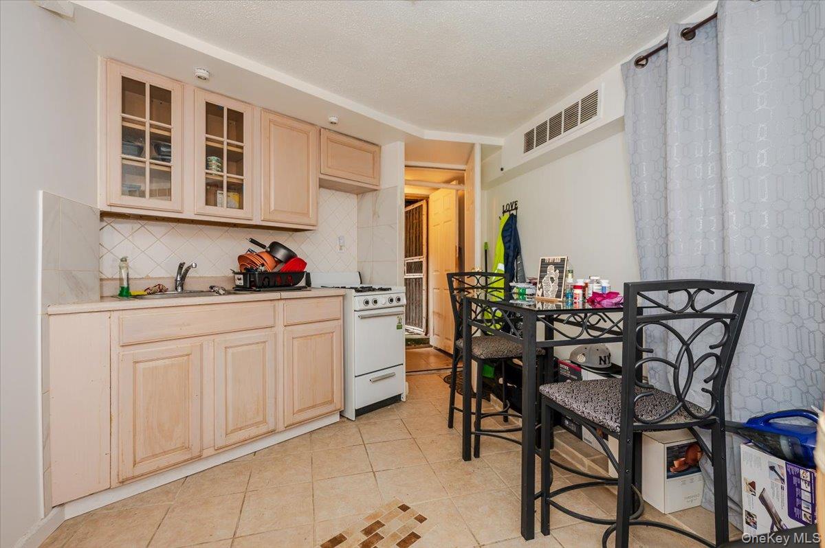 #15 photo, 2703 Woodhull Avenue, ブロンクス区 Bronx , NY 10469