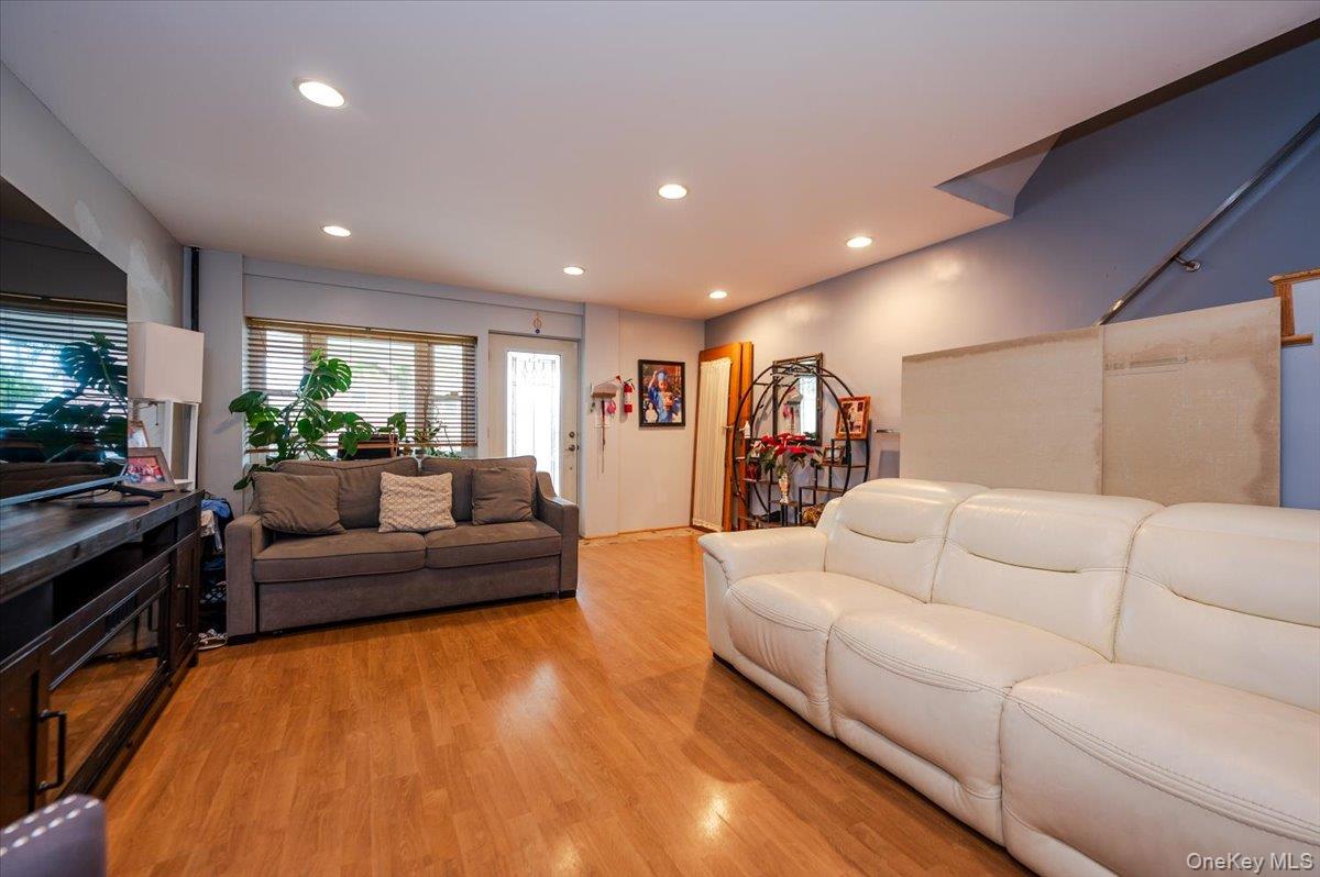 #5 photo, 2703 Woodhull Avenue, ブロンクス区 Bronx , NY 10469