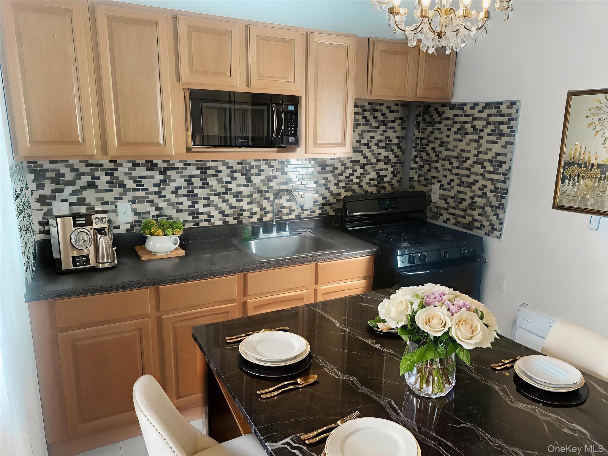 #4 photo, 9567 111th Street, クイーンズ区 Richmond Hill , NY 11419