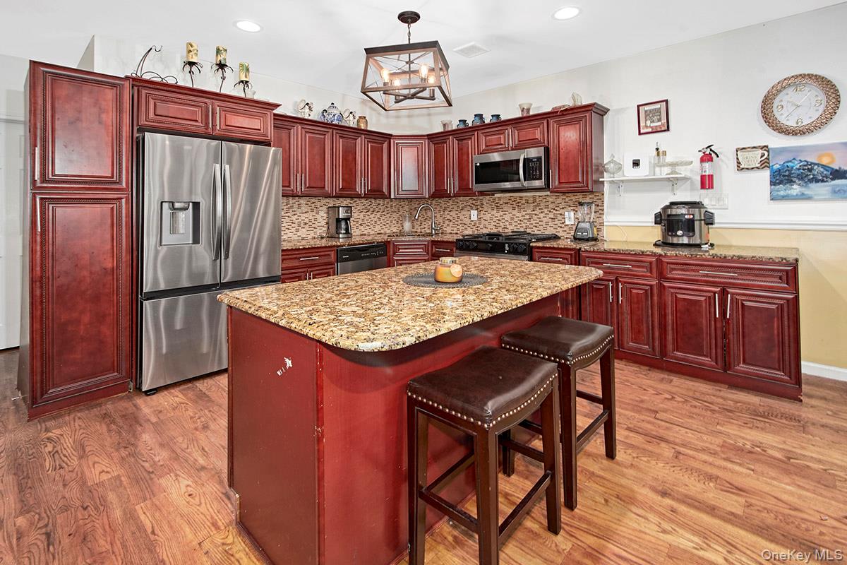 #5 photo, 833 E 229th Street, ブロンクス区 Bronx , NY 10466