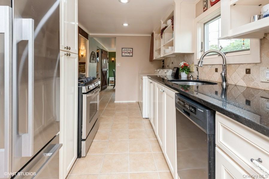 #16 photo, 10 Stuart Avenue, サフォーク郡 Babylon , NY 11702