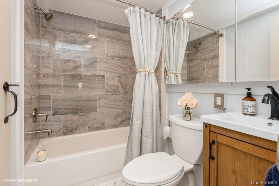 #17 photo, 10 Stuart Avenue, サフォーク郡 Babylon , NY 11702