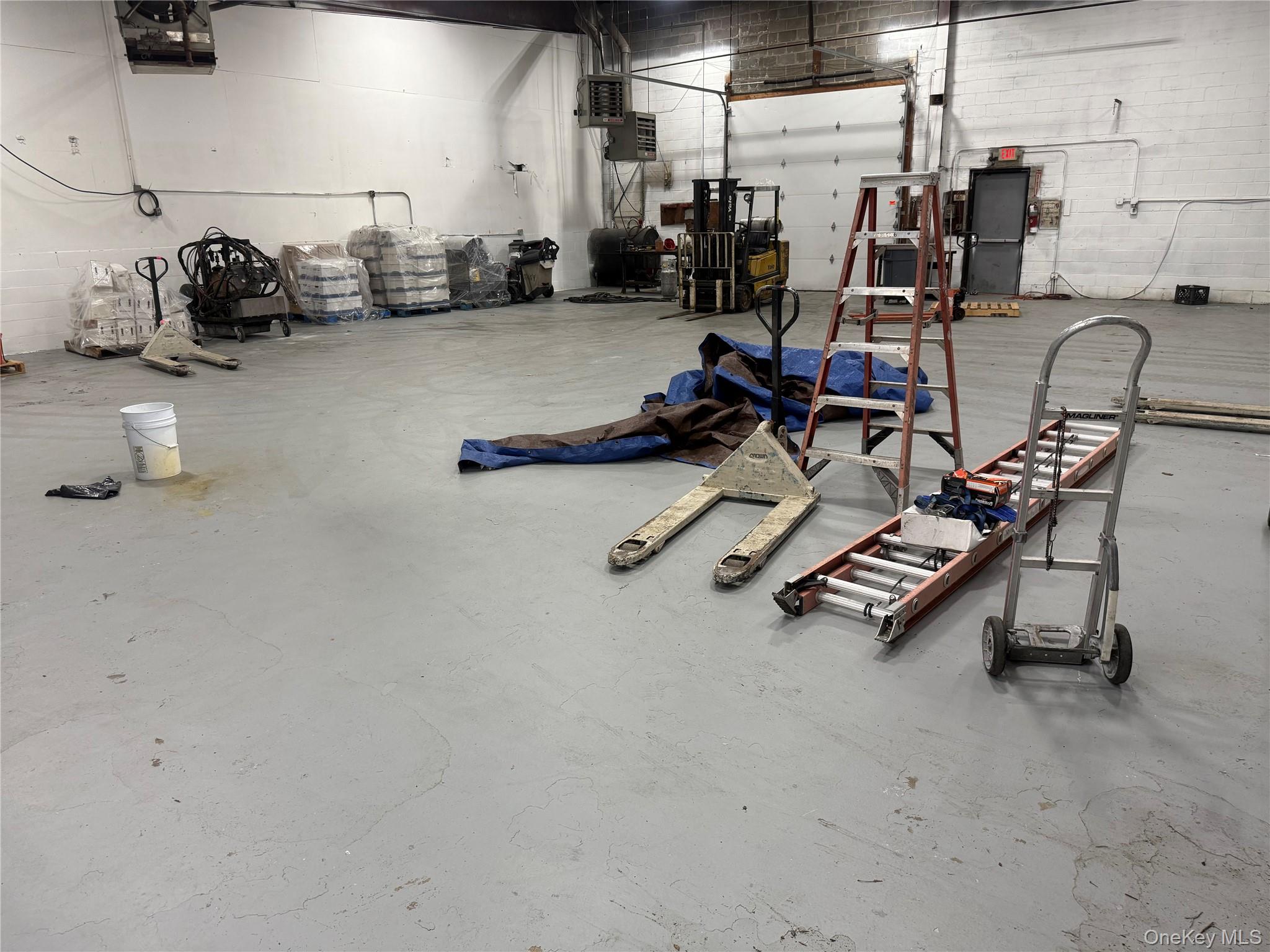 #10 photo, 75 Urban Avenue, ナッソー郡 Westbury , NY 11590