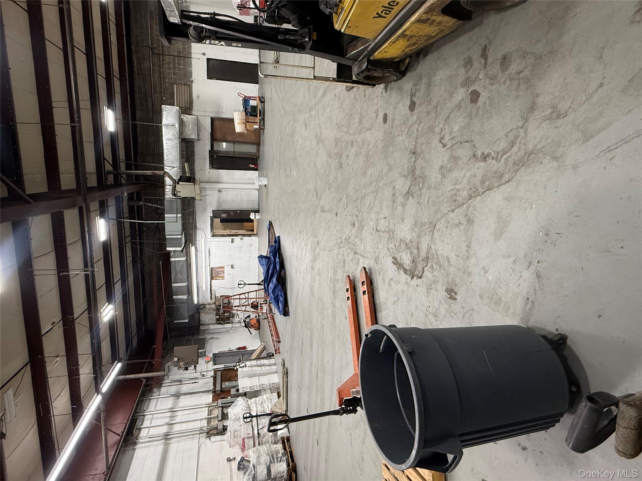 #11 photo, 75 Urban Avenue, ナッソー郡 Westbury , NY 11590