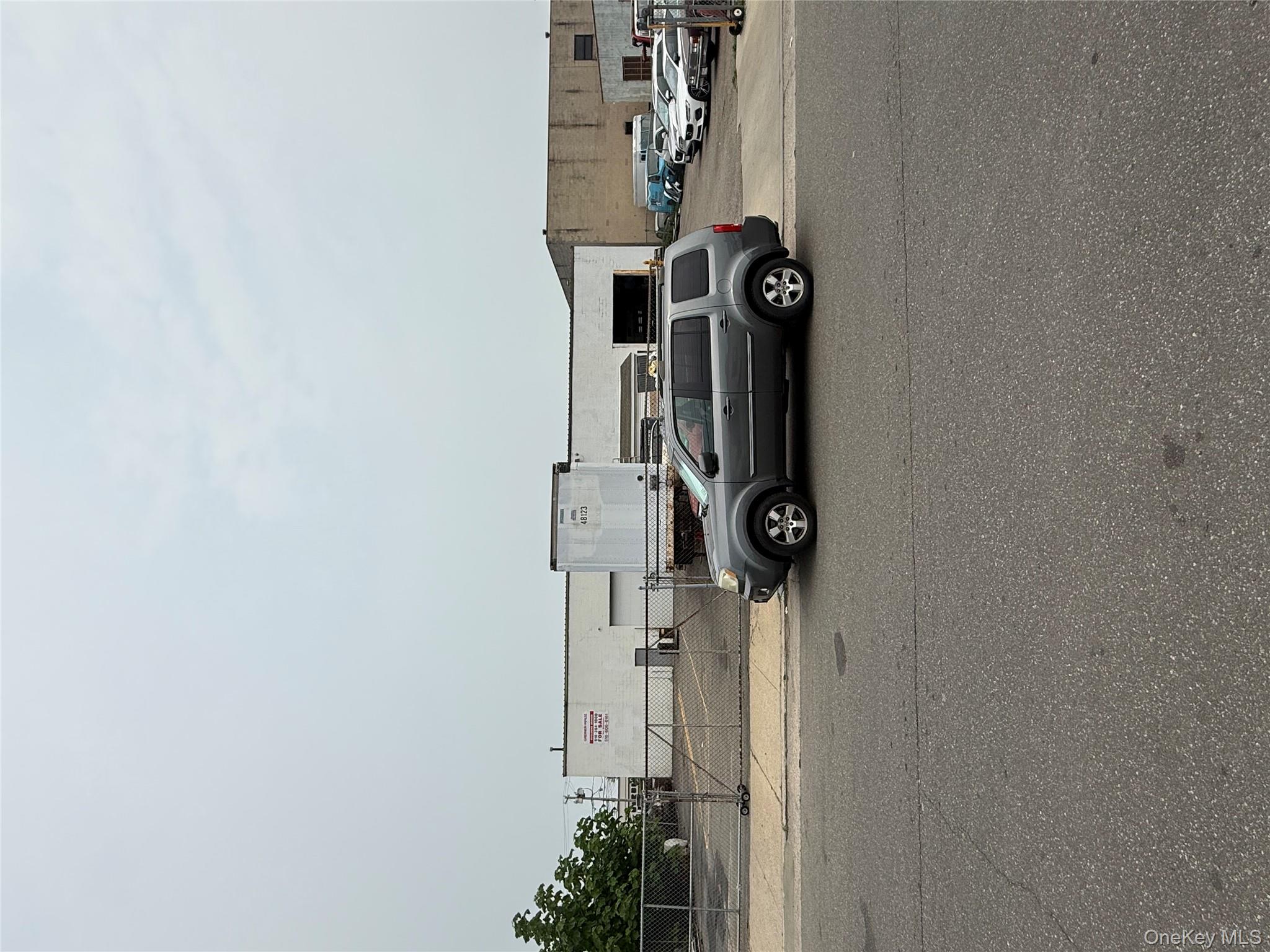 #12 photo, 75 Urban Avenue, ナッソー郡 Westbury , NY 11590