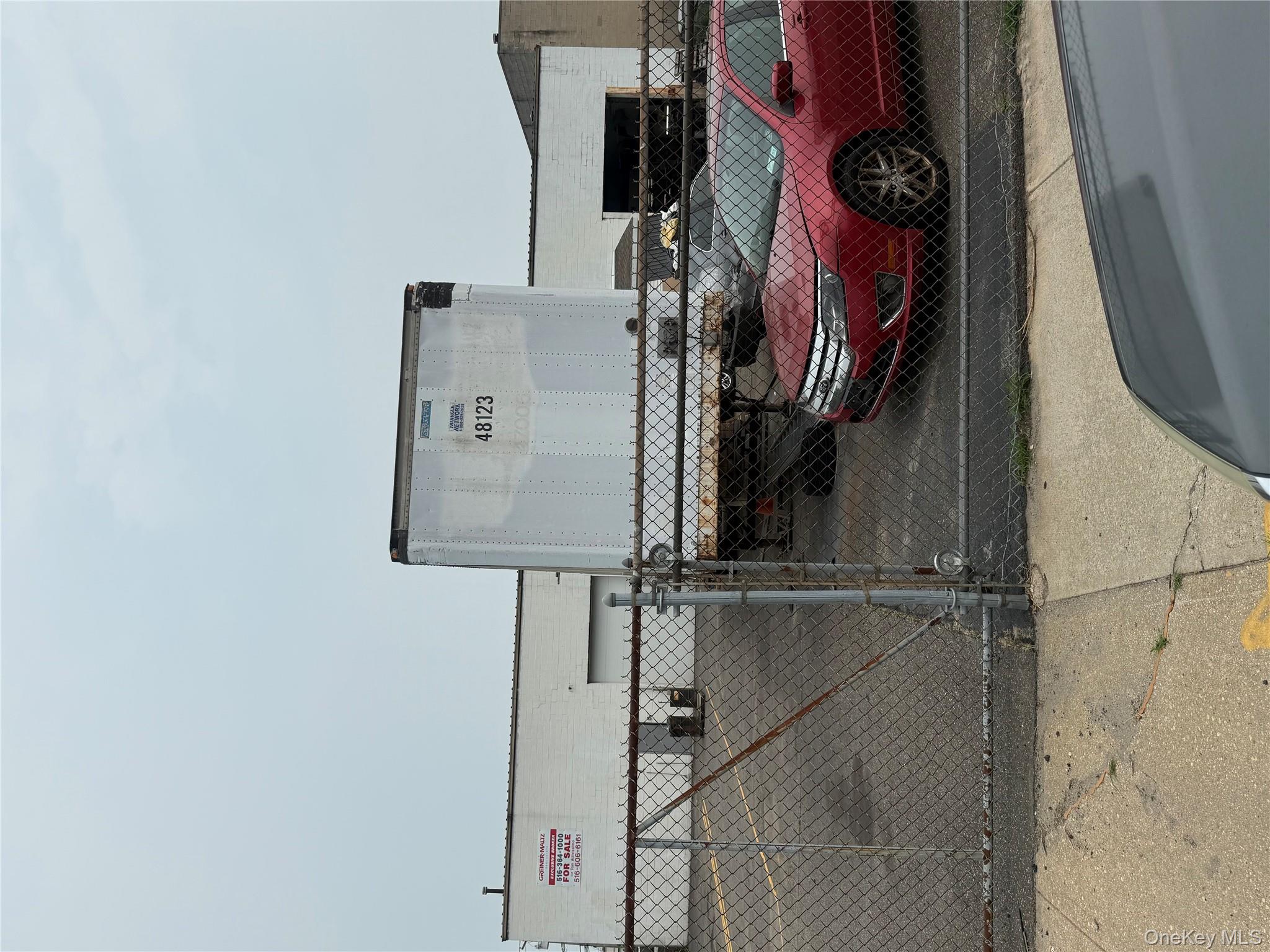 #13 photo, 75 Urban Avenue, ナッソー郡 Westbury , NY 11590