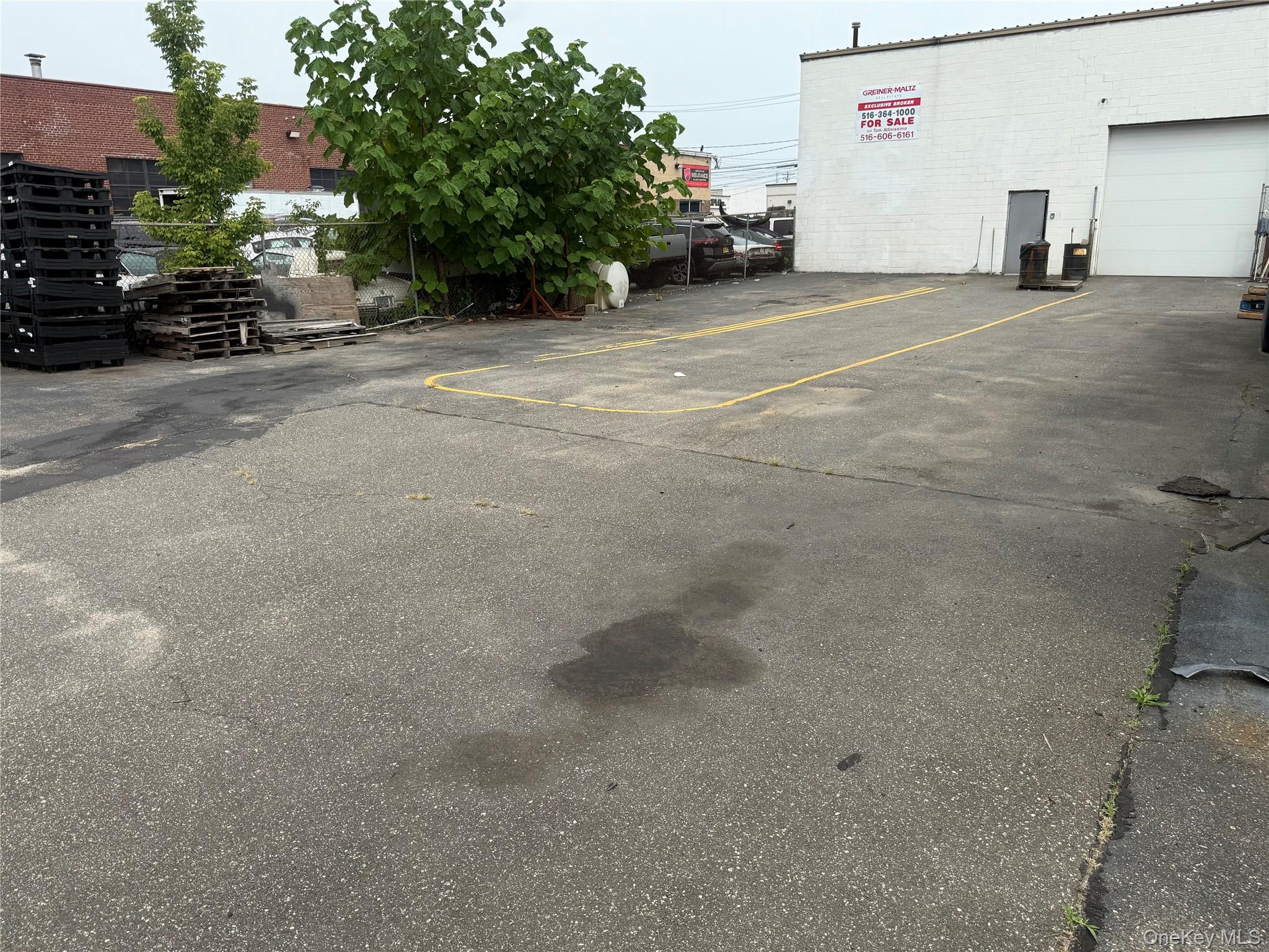 #14 photo, 75 Urban Avenue, ナッソー郡 Westbury , NY 11590