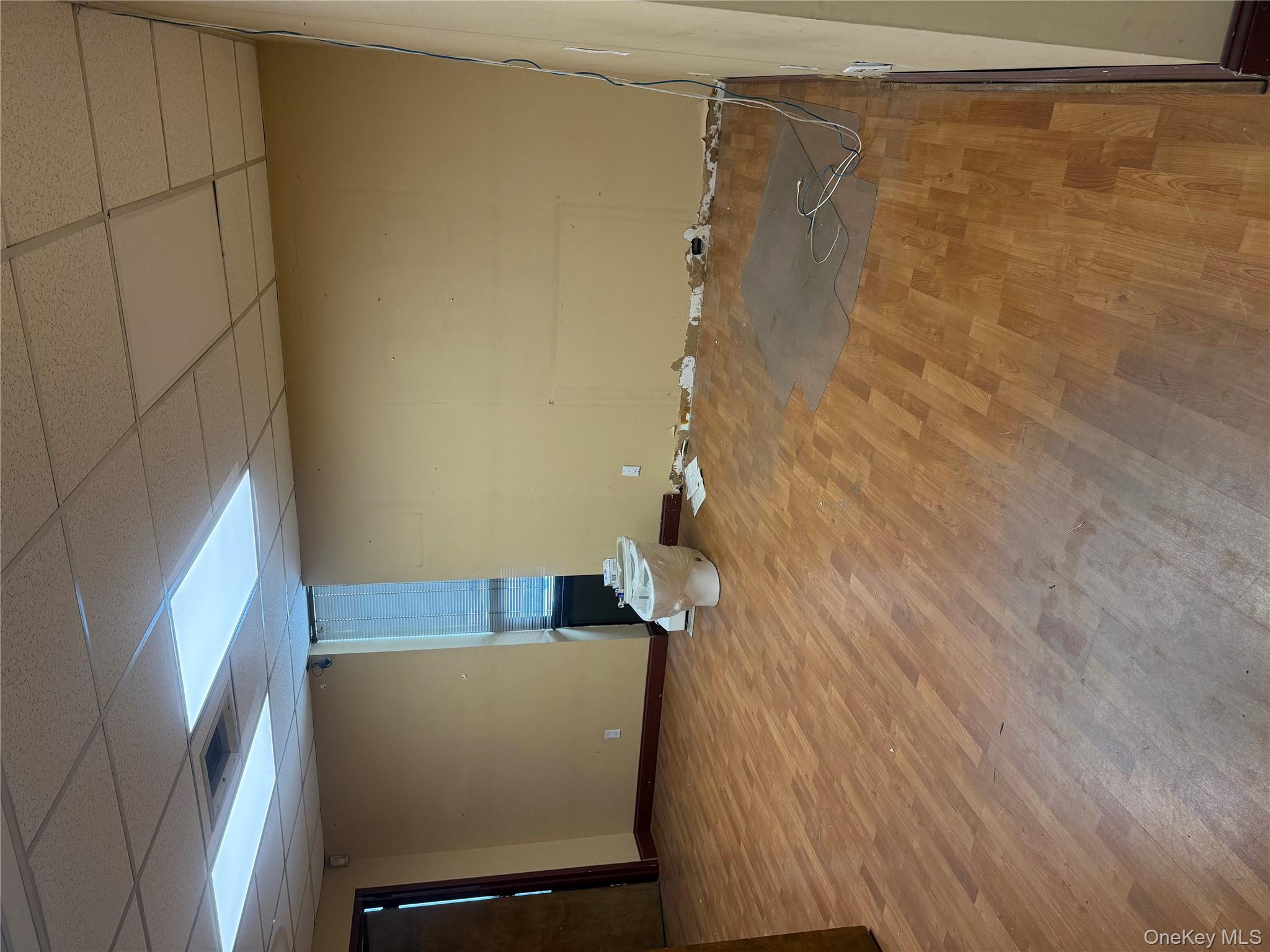 #4 photo, 75 Urban Avenue, ナッソー郡 Westbury , NY 11590