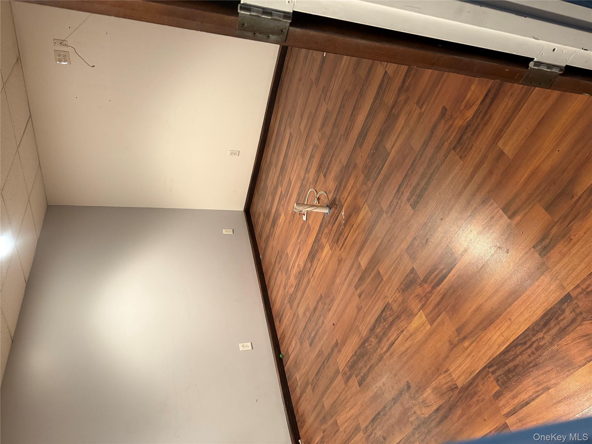 #5 photo, 75 Urban Avenue, ナッソー郡 Westbury , NY 11590