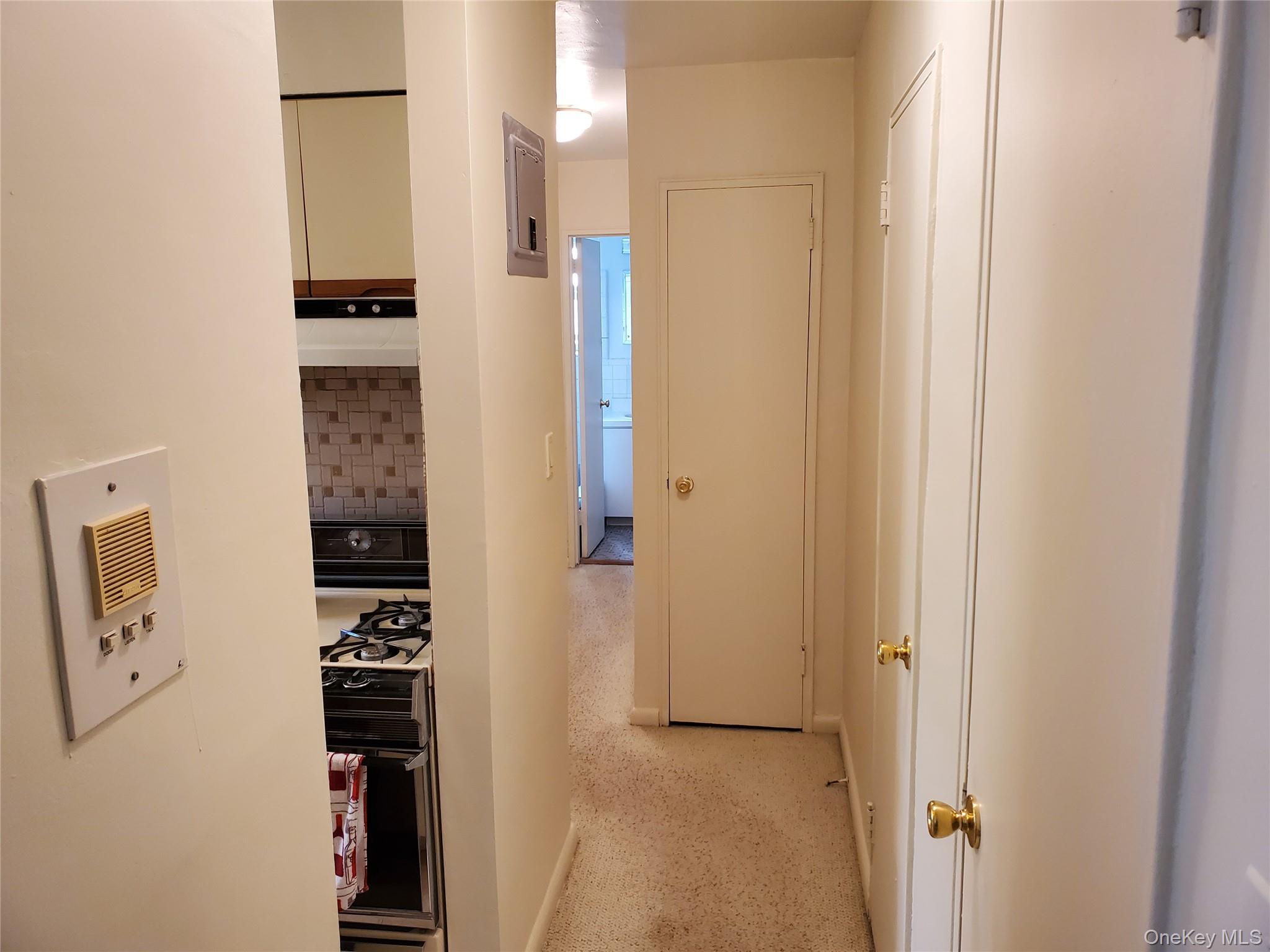 #4 photo, 4727 Little Neck Pkwy Parkway, クイーンズ区 Little Neck , NY 11362