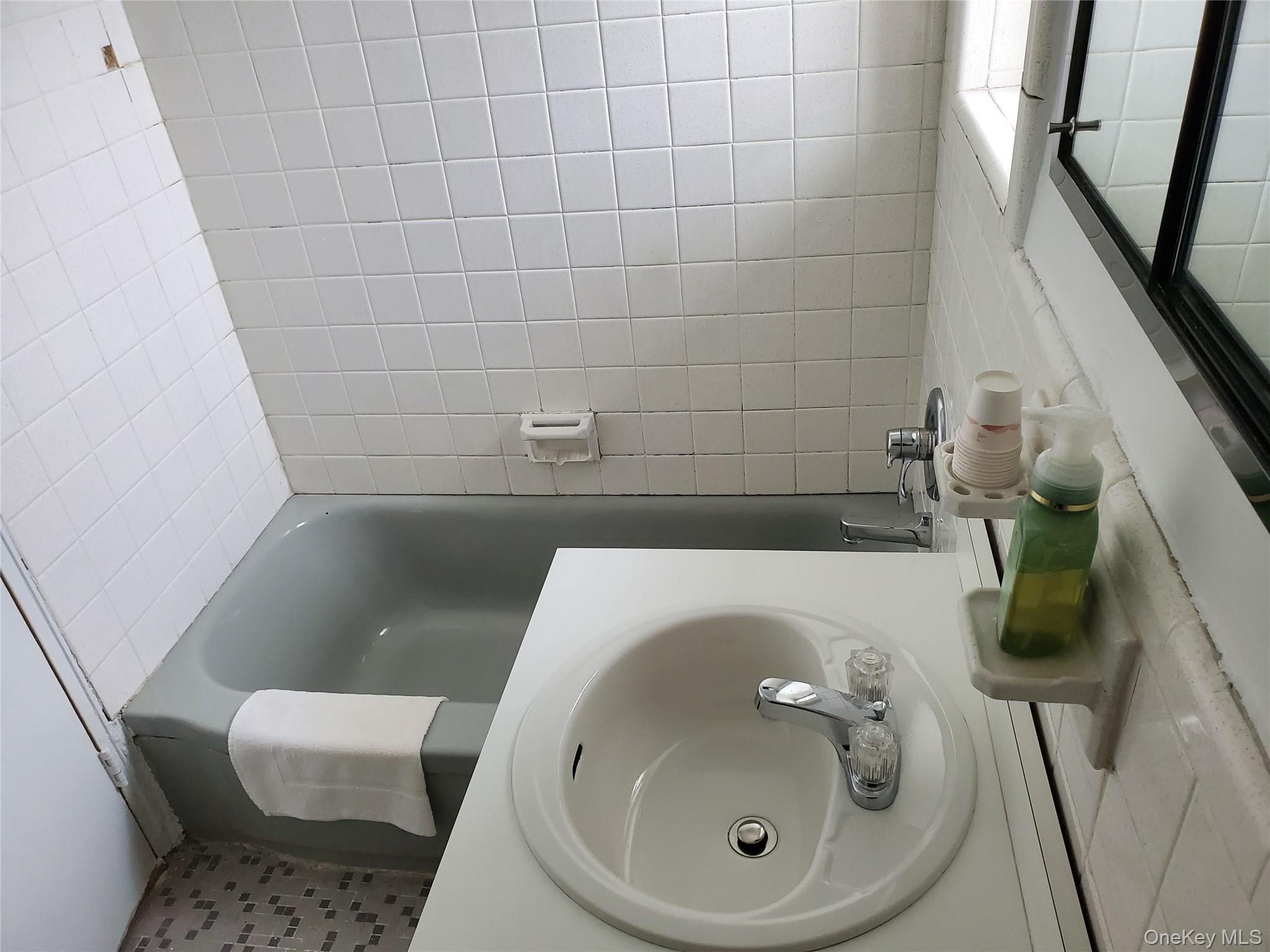 #8 photo, 4727 Little Neck Pkwy Parkway, クイーンズ区 Little Neck , NY 11362