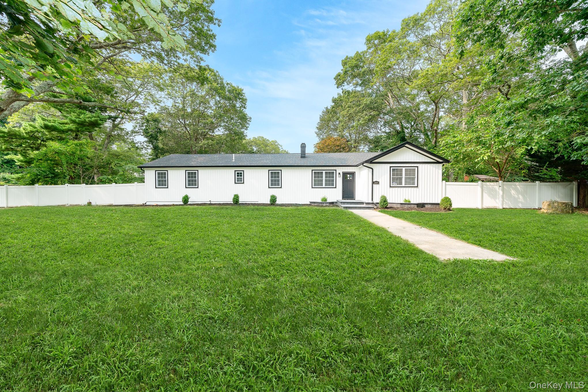 #1 photo, 229 Southaven Avenue, سوفولك Medford , NY 11763