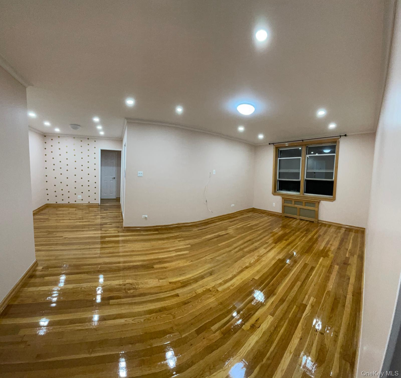 #12 photo, 105-25 65 Avenue, 뉴욕퀸즈 Forest Hills , NY 11375