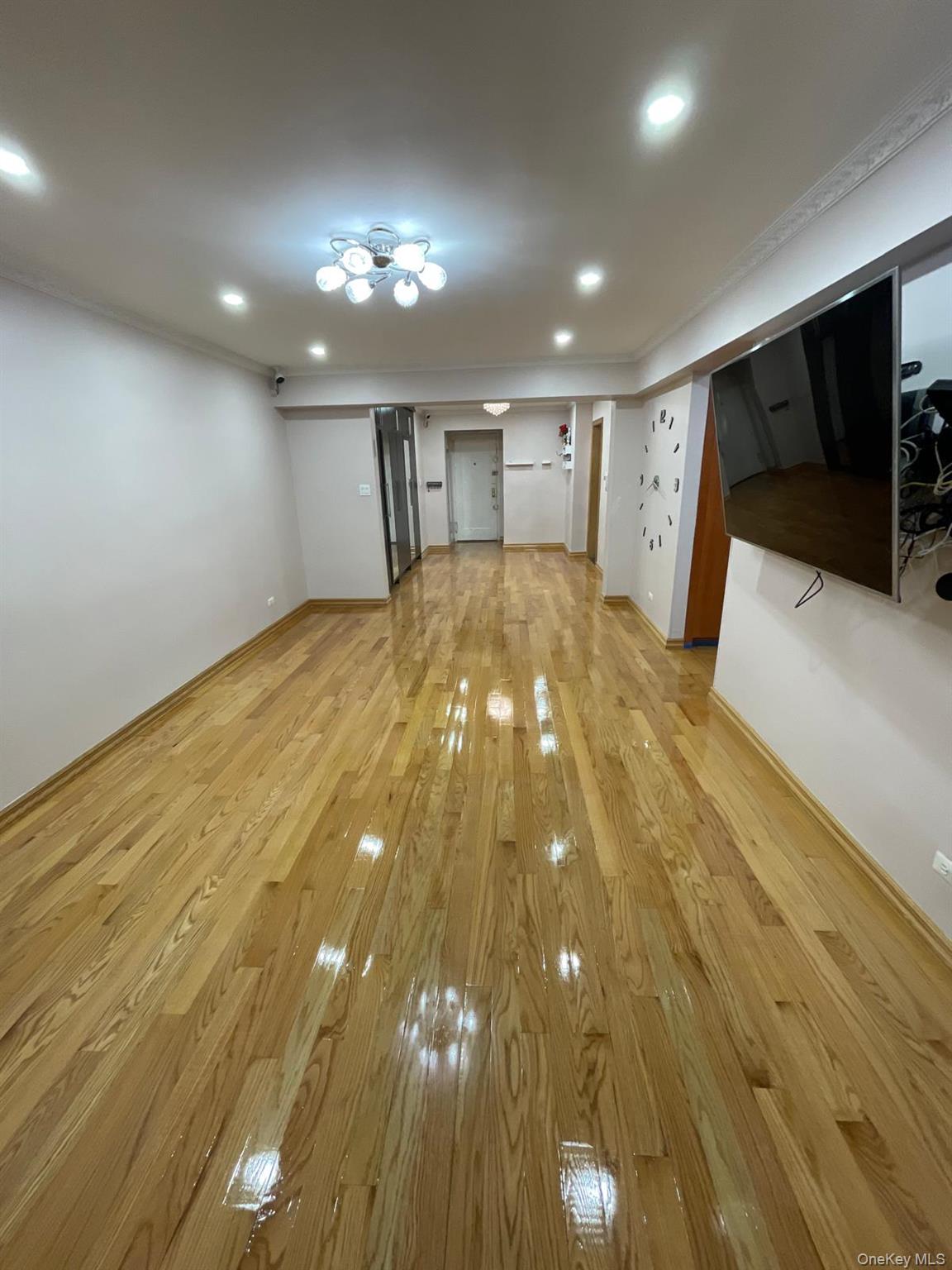 #5 photo, 105-25 65 Avenue, 뉴욕퀸즈 Forest Hills , NY 11375