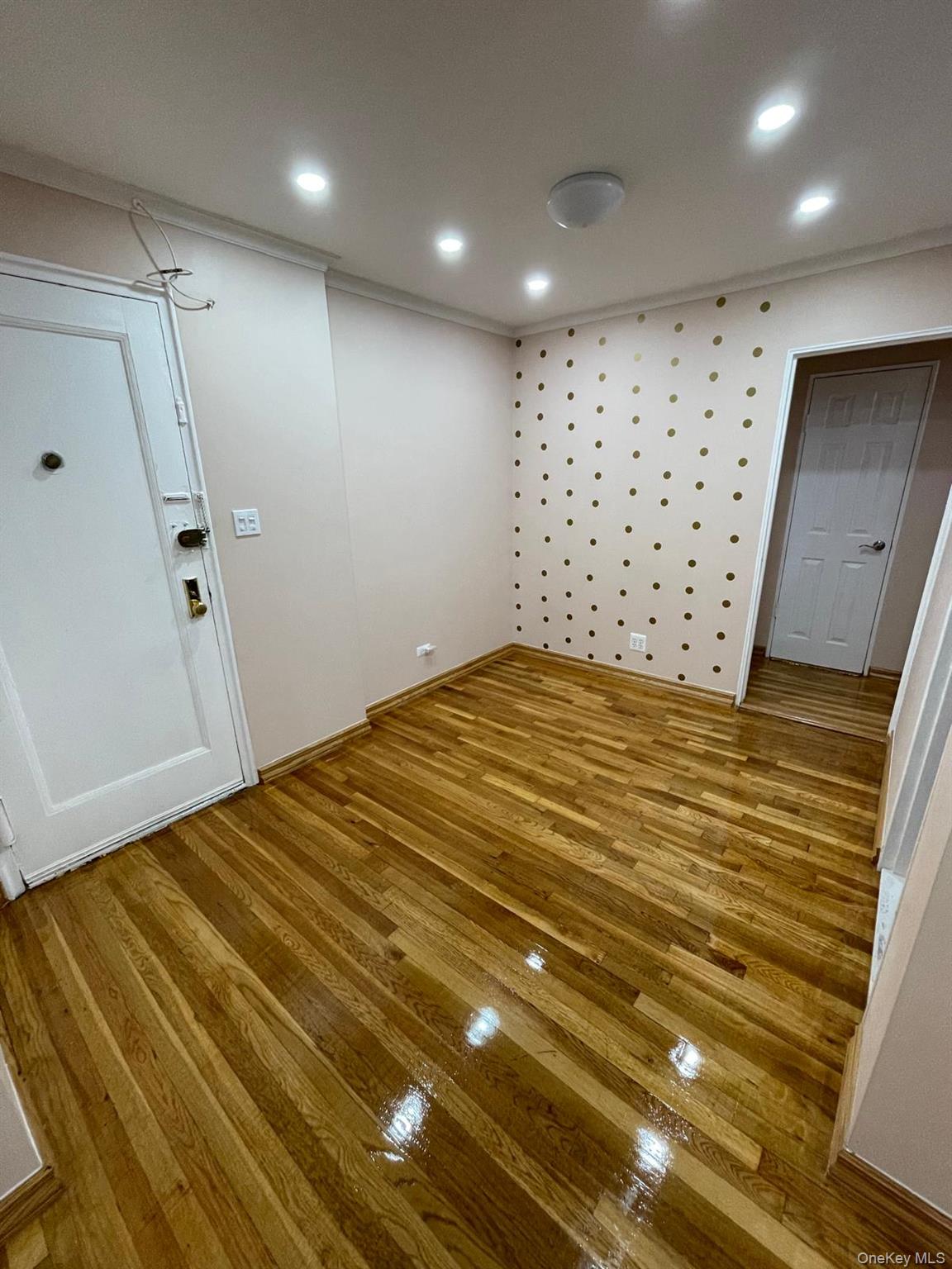 #9 photo, 105-25 65 Avenue, 뉴욕퀸즈 Forest Hills , NY 11375