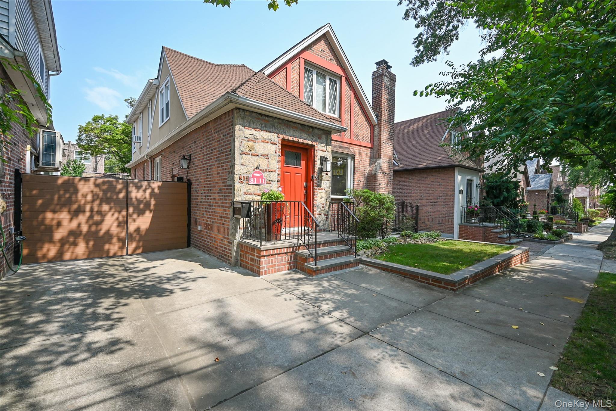 #1 photo, 81-11 64 Road, 皇后区 中村 Middle Village , NY 11379