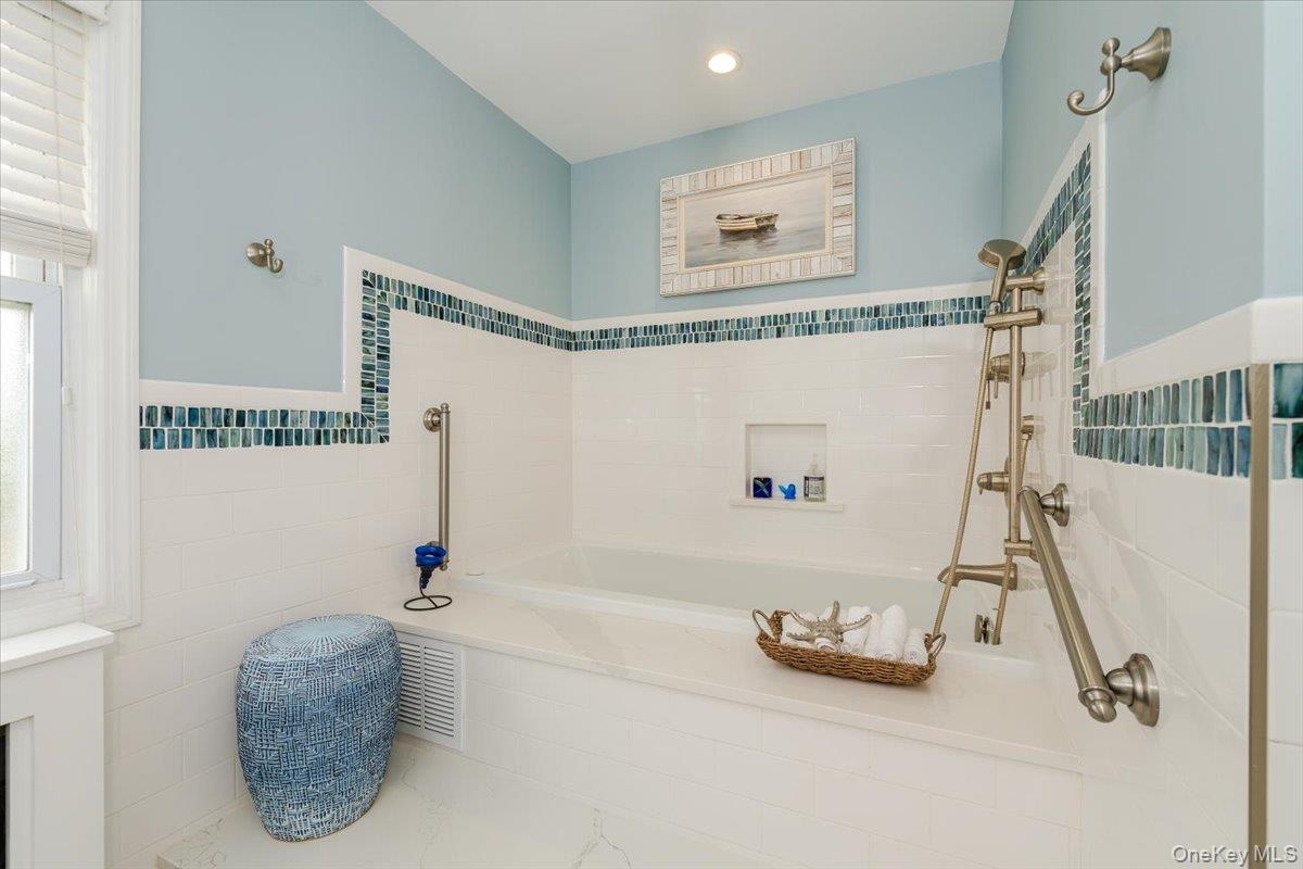 #15 photo, 164 Blackheath Road, Lido Beach , NY 11561