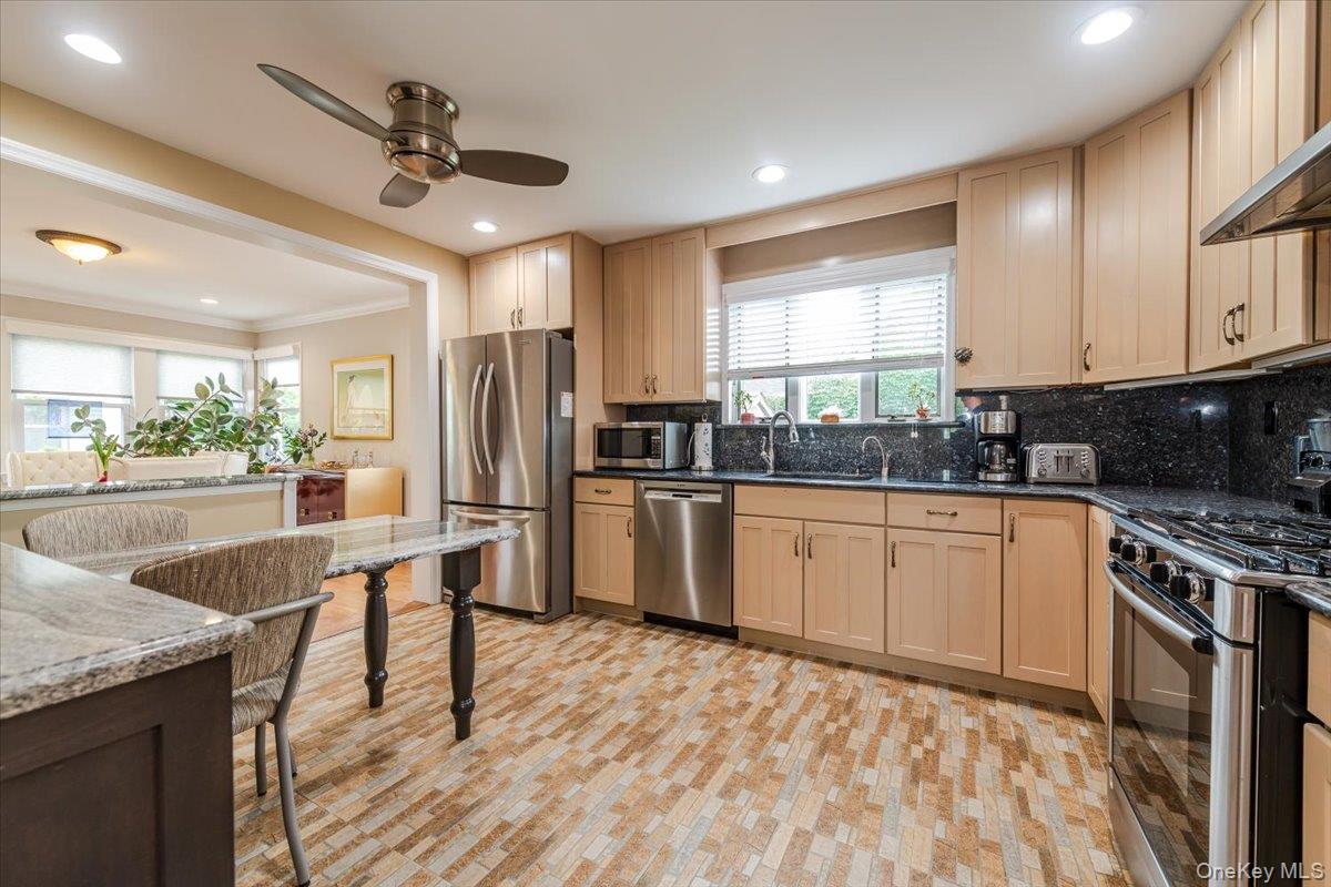 #8 photo, 164 Blackheath Road, Lido Beach , NY 11561