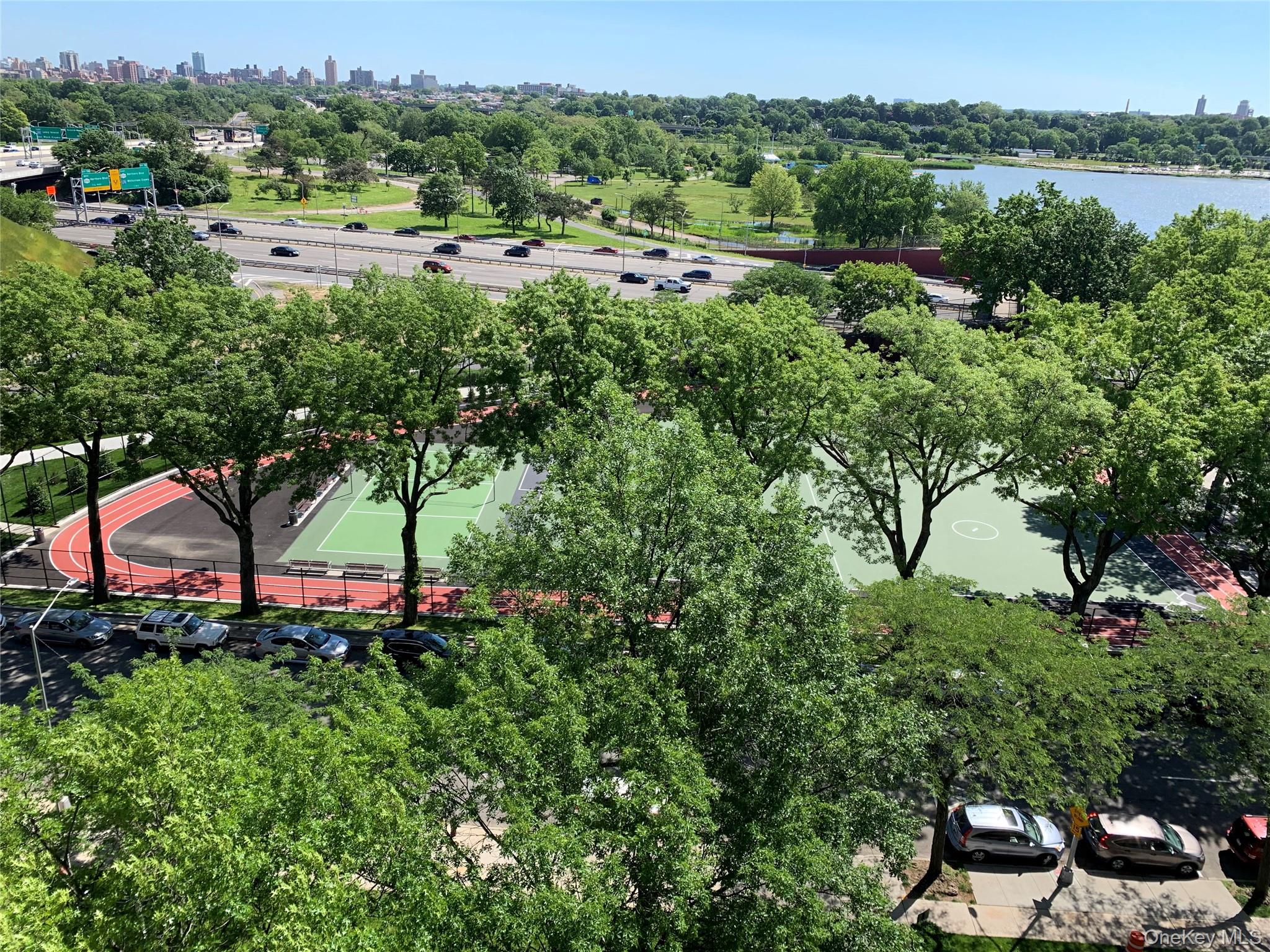 #19 photo, 61-20 Grand Central Parkway, クイーンズ区 Forest Hills , NY 11375