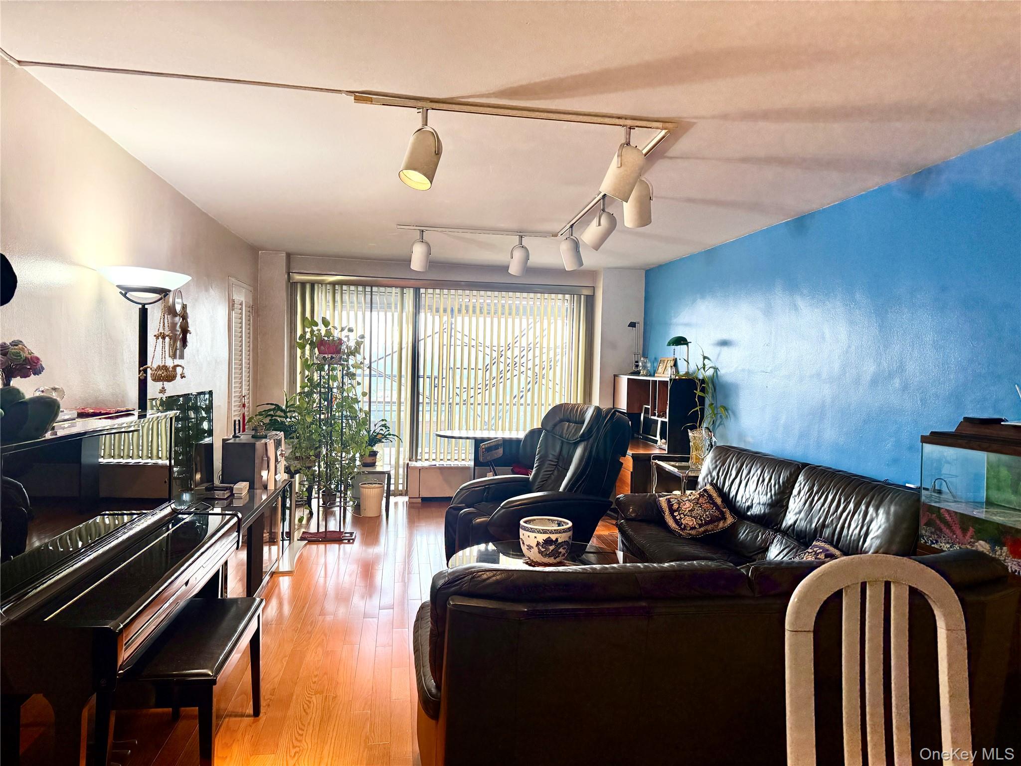 #3 photo, 61-20 Grand Central Parkway, クイーンズ区 Forest Hills , NY 11375