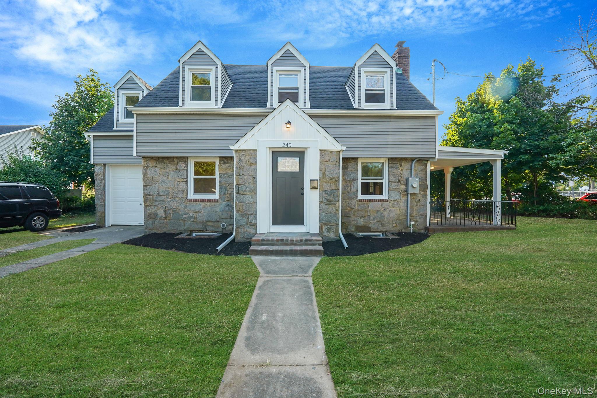 #1 photo, 240 Bedford Avenue, מחוז נסאו Uniondale , NY 11553