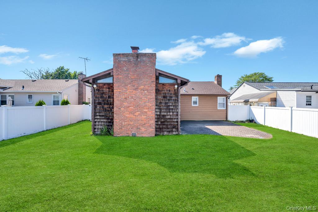 #11 photo, 885 Downing Road, Valley Stream , NY 11580