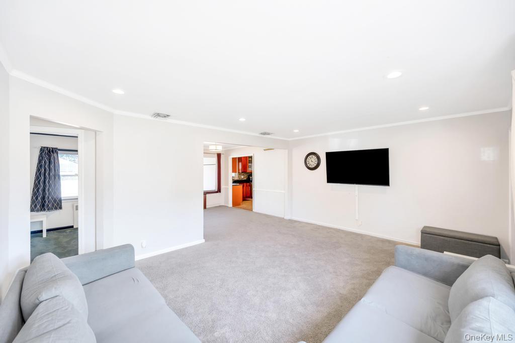 #15 photo, 885 Downing Road, Valley Stream , NY 11580