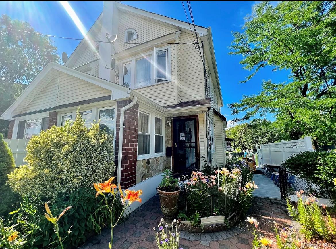 #1 photo, 19027 109th Road, クイーンズ区 Saint Albans , NY 11412