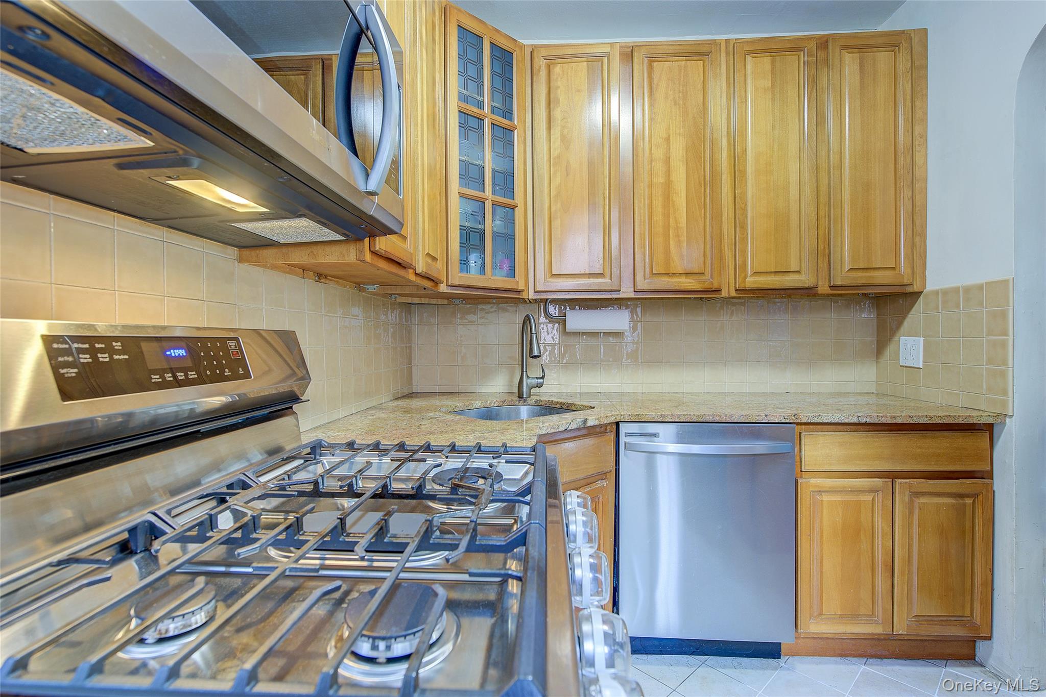 #14 photo, 77-14 113th Street, クイーンズ区 Forest Hills , NY 11375