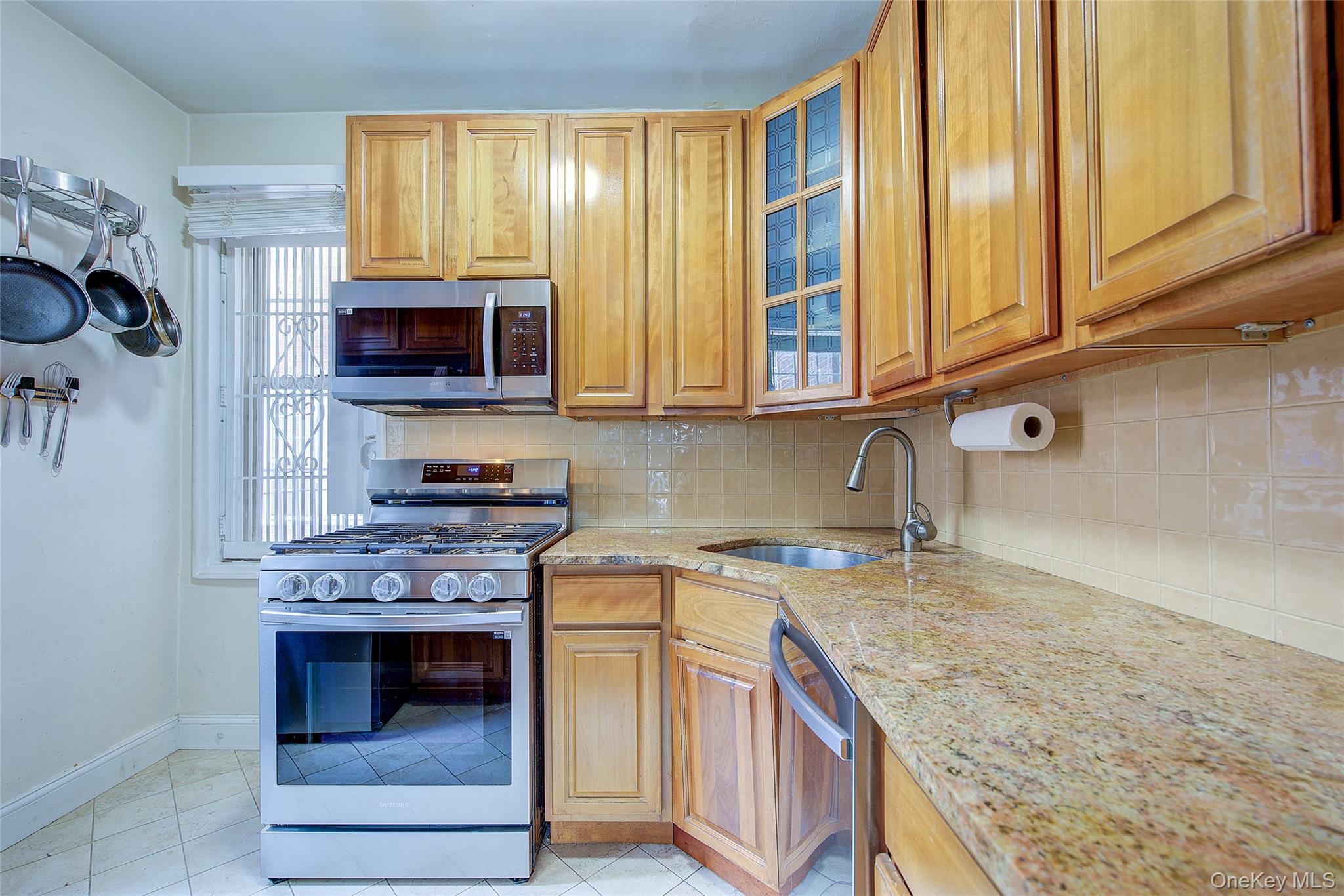 #16 photo, 77-14 113th Street, クイーンズ区 Forest Hills , NY 11375