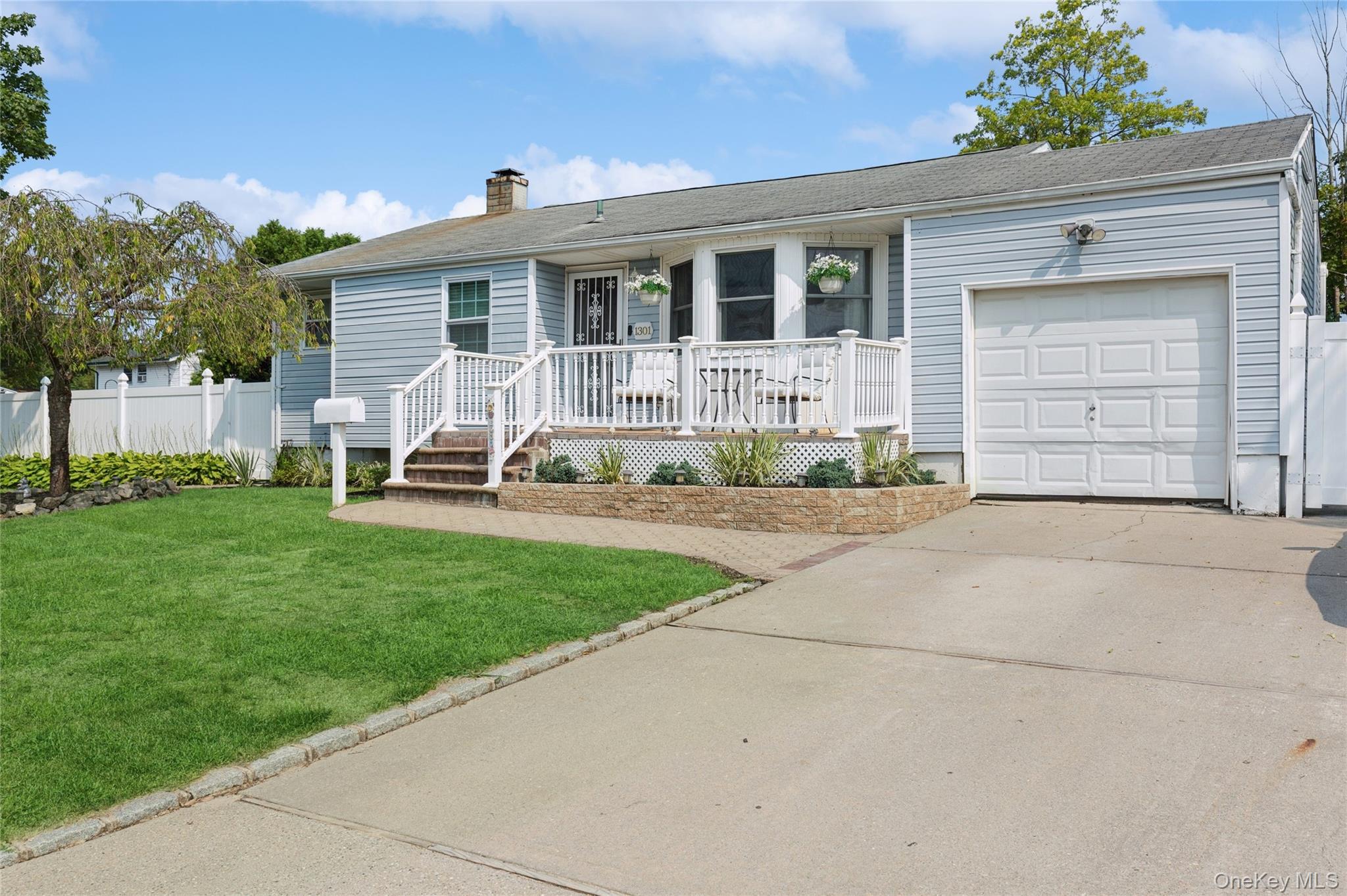 #1 photo, 1301 Race Avenue, سوفولك Medford , NY 11763