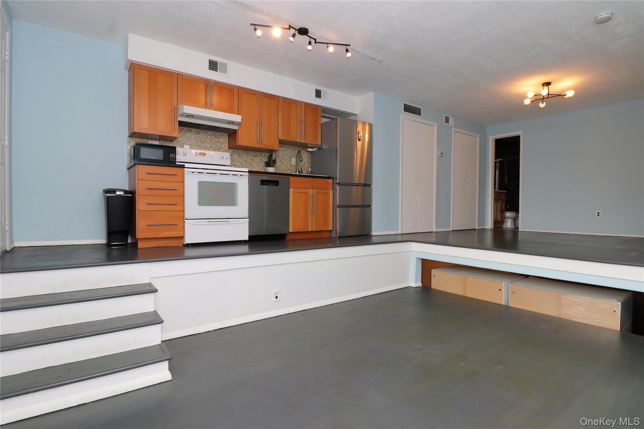 #5 photo, 200 Hilton Avenue, Hempstead , NY 11550