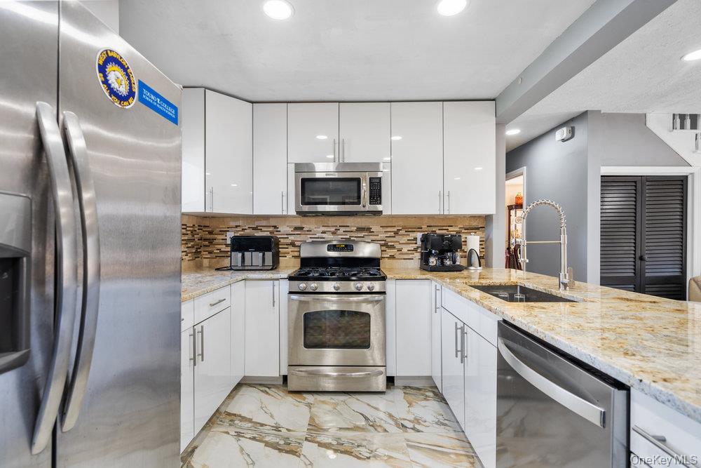 #16 photo, 1212 Herzel Boulevard, West Babylon , NY 11704