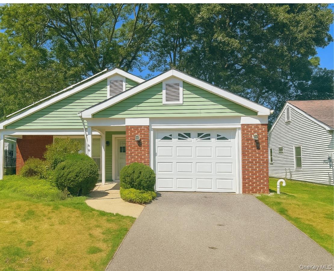 #1 photo, 503 Lancaster Court, सफ़ोक काउंटी Ridge , NY 11961