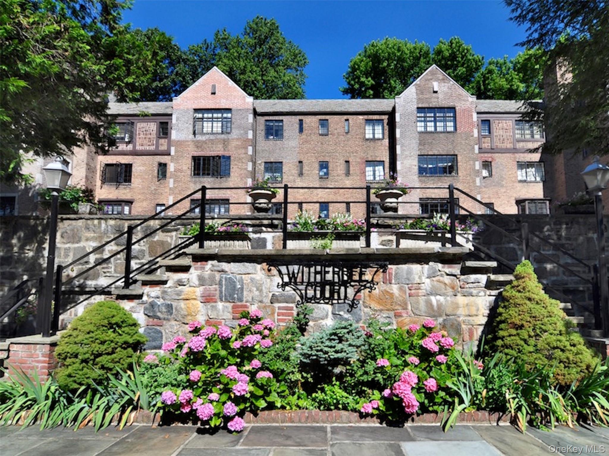 #1 photo, 915 Wynnewood Road, Pelham , NY 10803