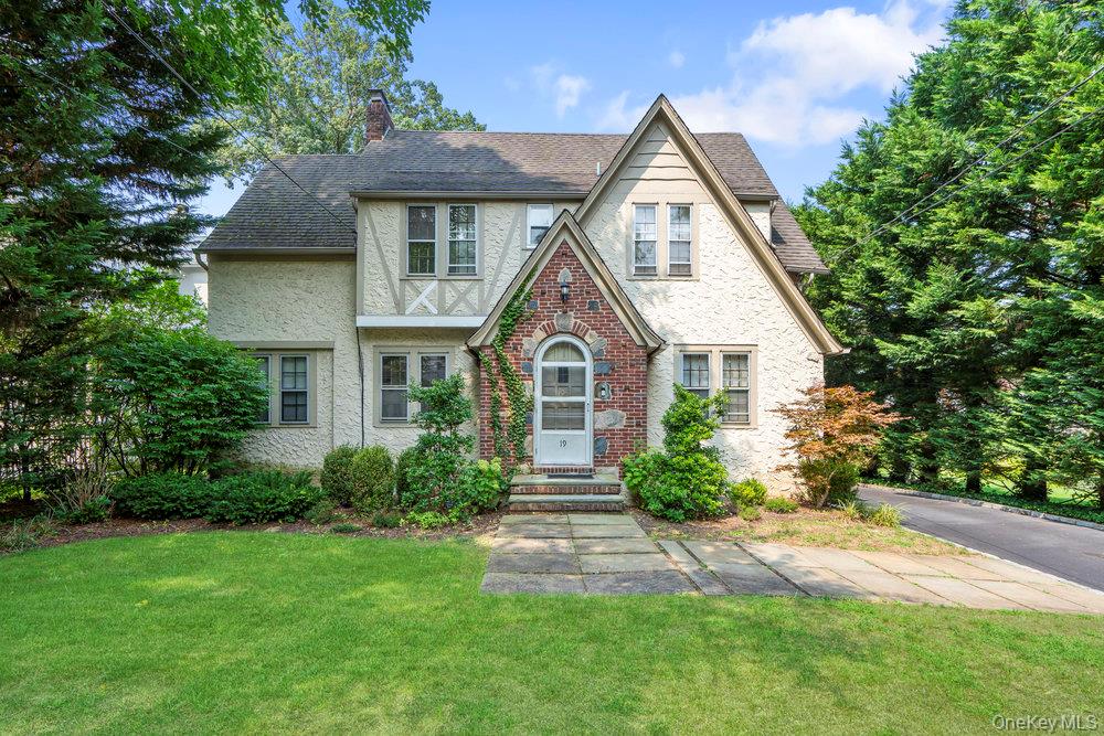 #1 photo, 19 Elliot Road, Great Neck , NY 11021