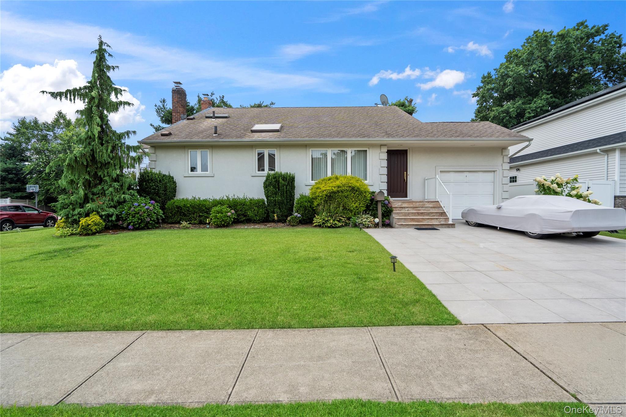 #1 photo, 33 Shelter Hill Road, ナッソー郡 Plainview , NY 11803