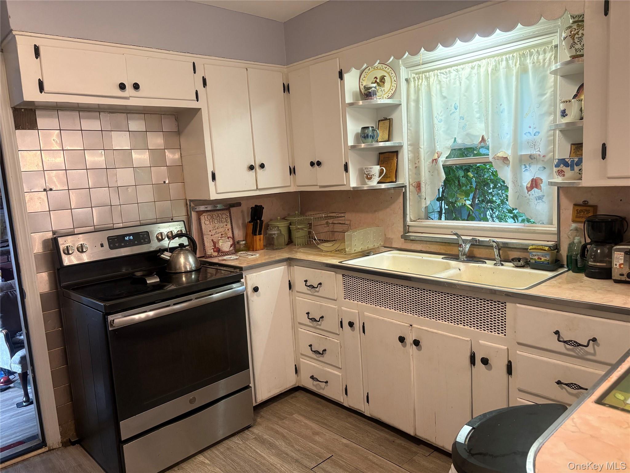 #5 photo, 35 W Raymond Avenue, Roosevelt , NY 11575