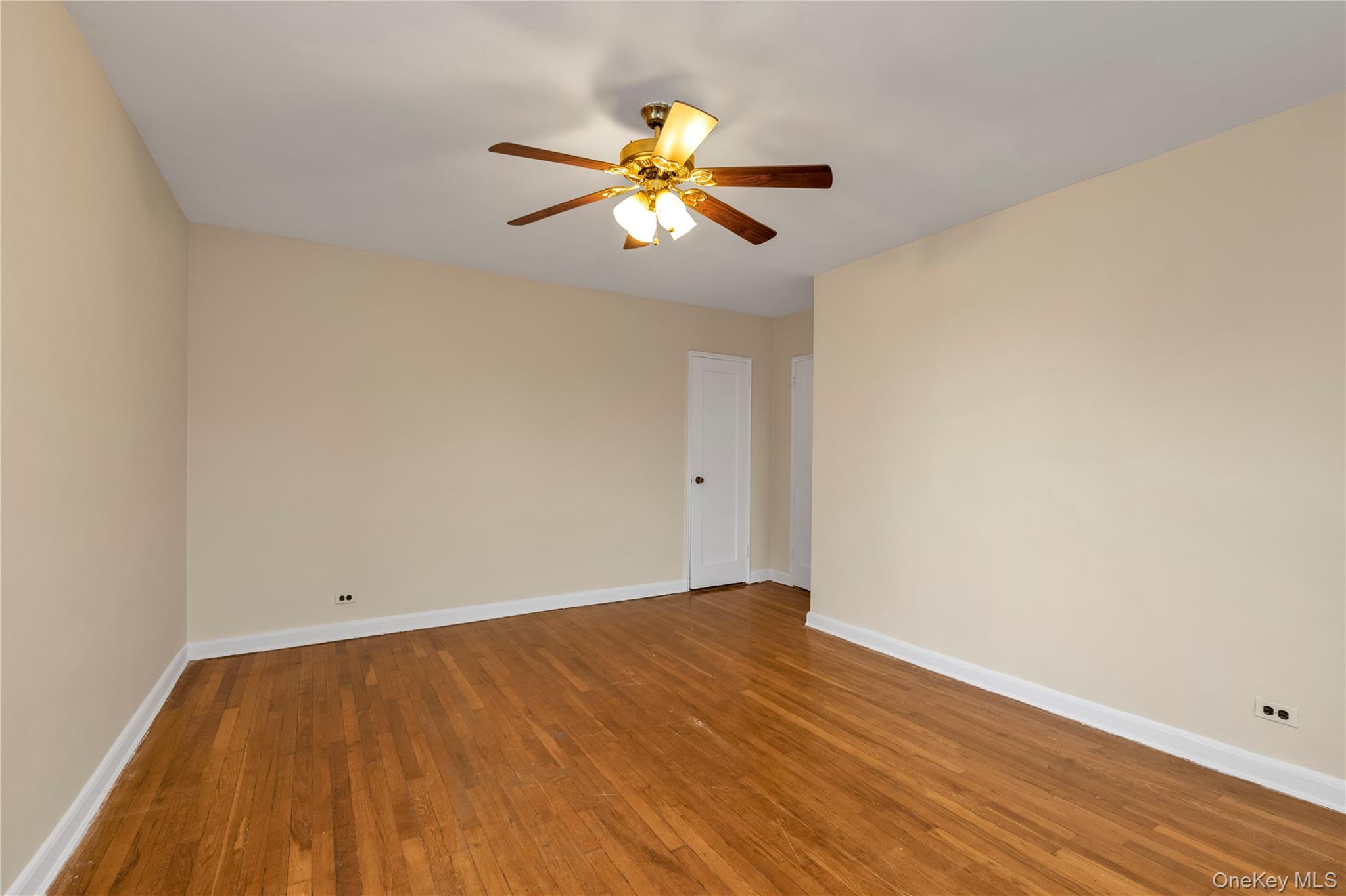 #11 photo, 14737 38 Avenue, फ्लशिंग Flushing , NY 11354