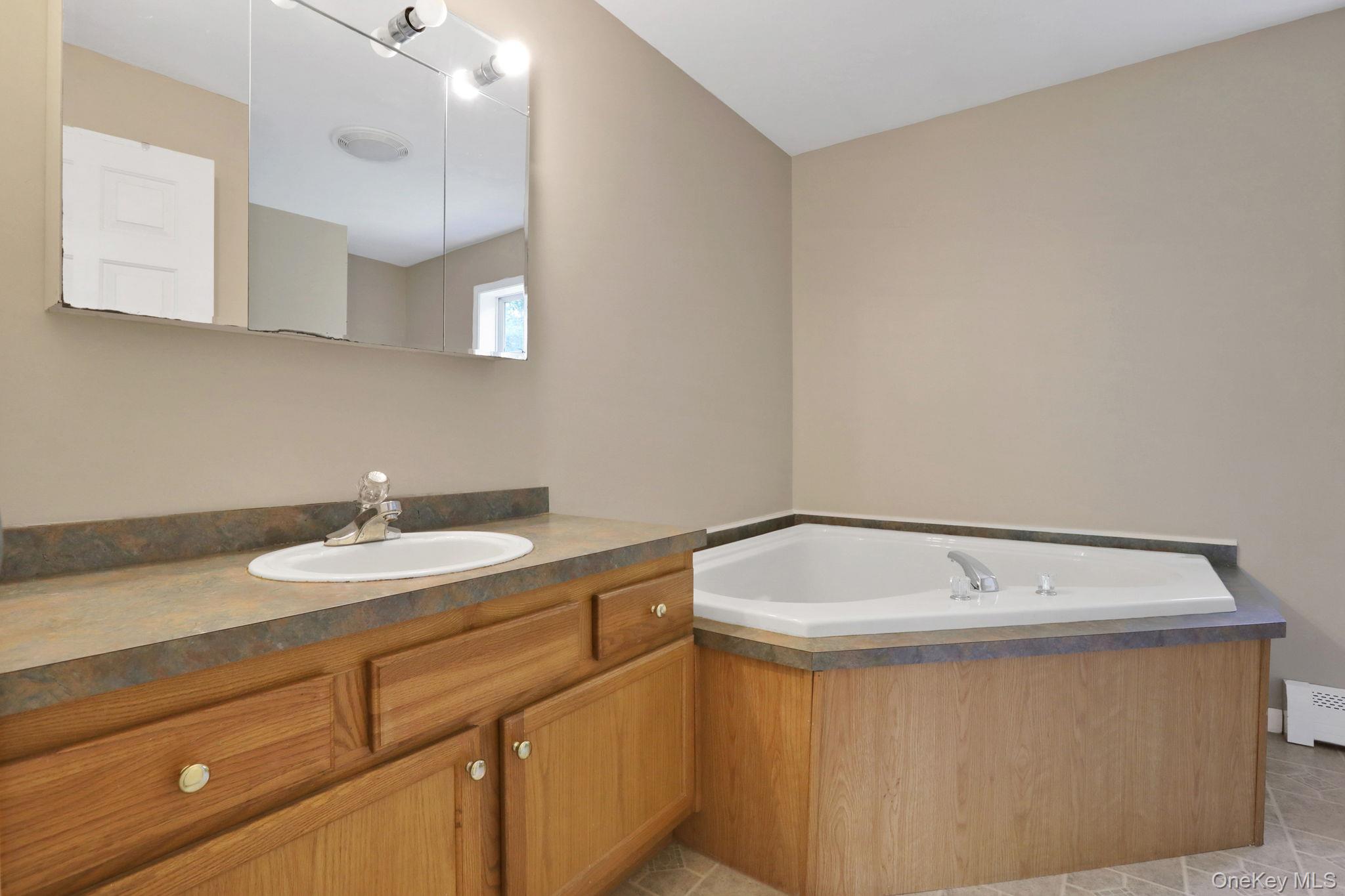 #7 photo, 10 Lairds Court, Cairo , NY 12413